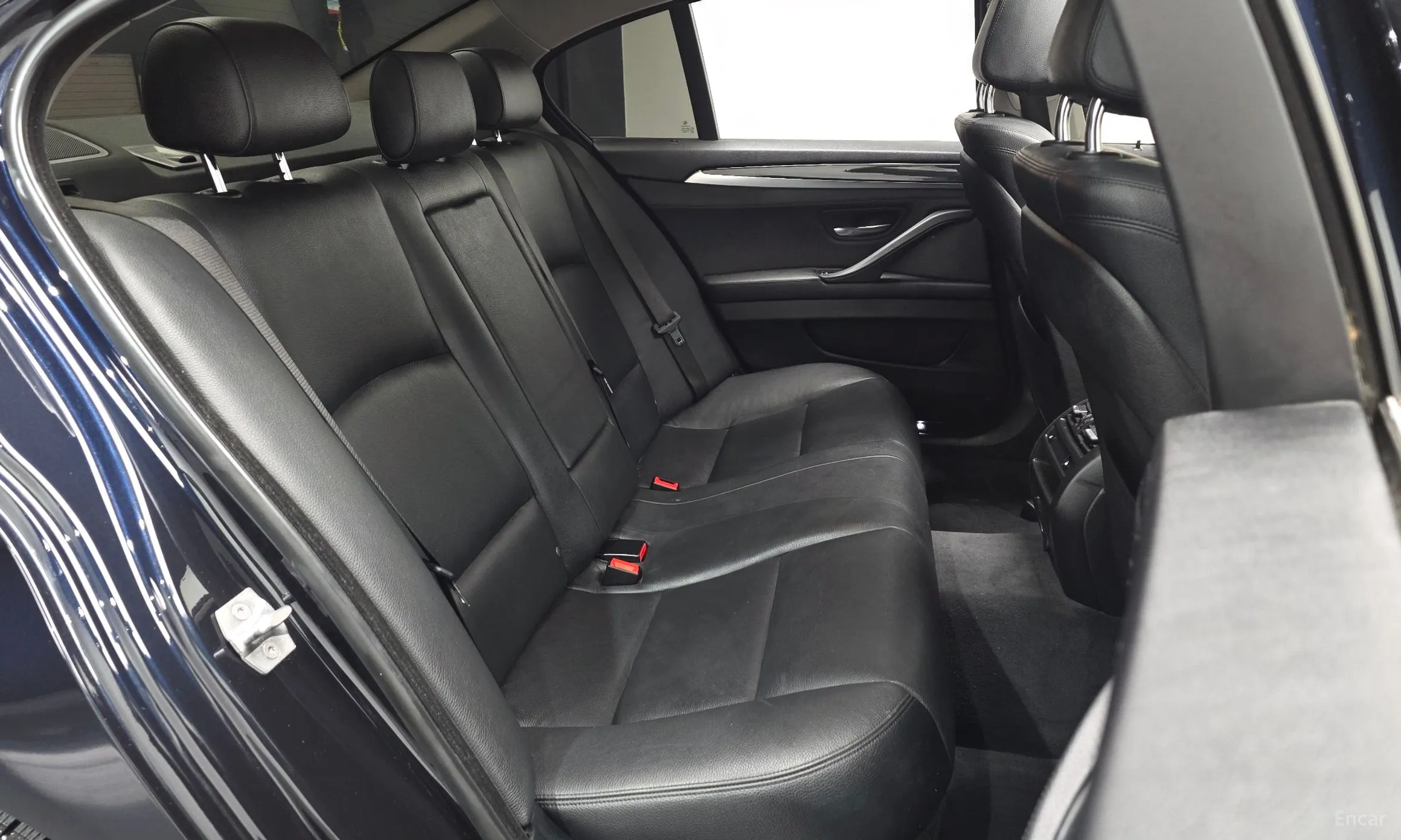BMW 5 Series (F10) превью 12