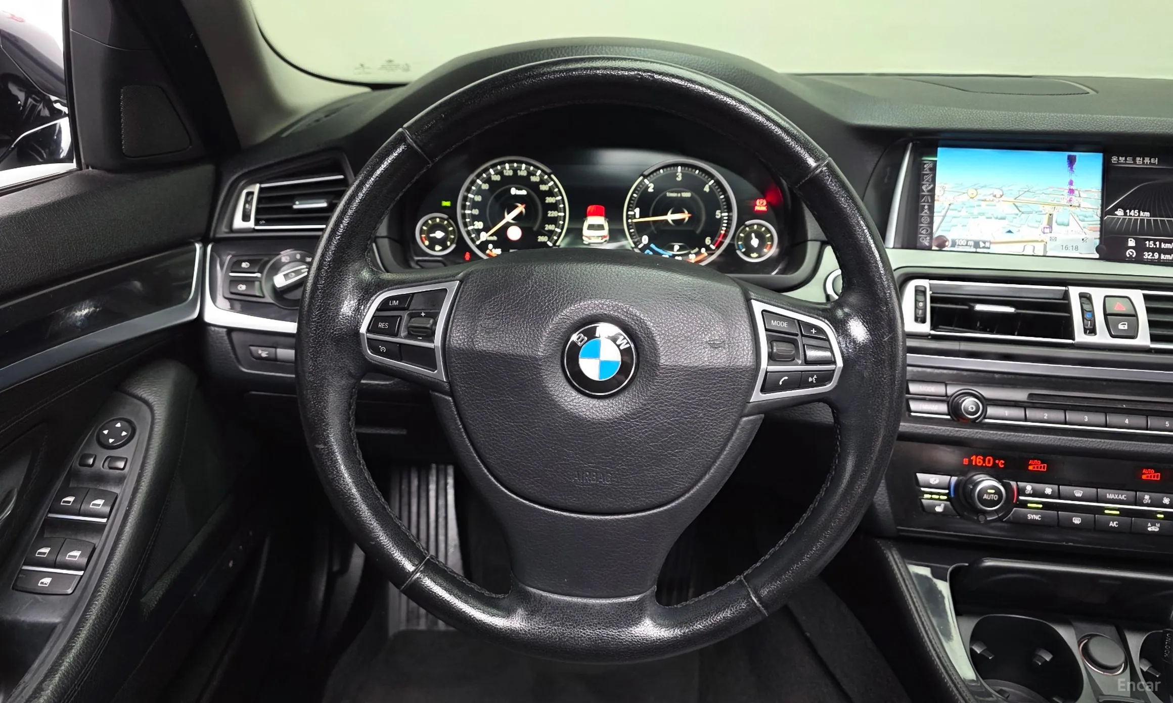 BMW 5 Series (F10) превью 13