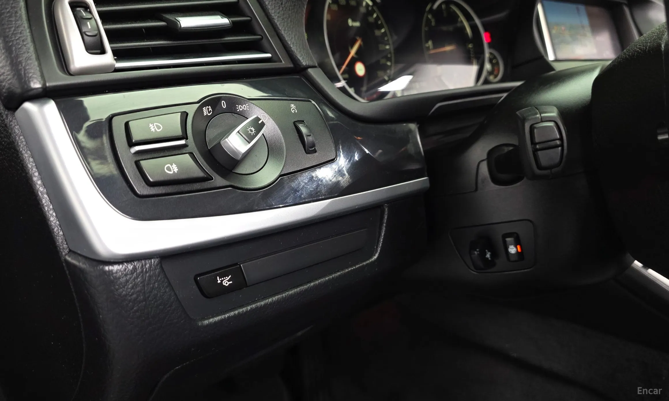 BMW 5 Series (F10) превью 16