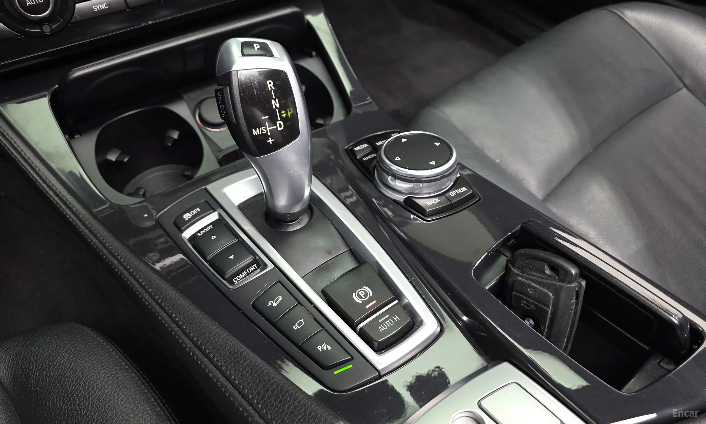 BMW 5 Series (F10) превью 9