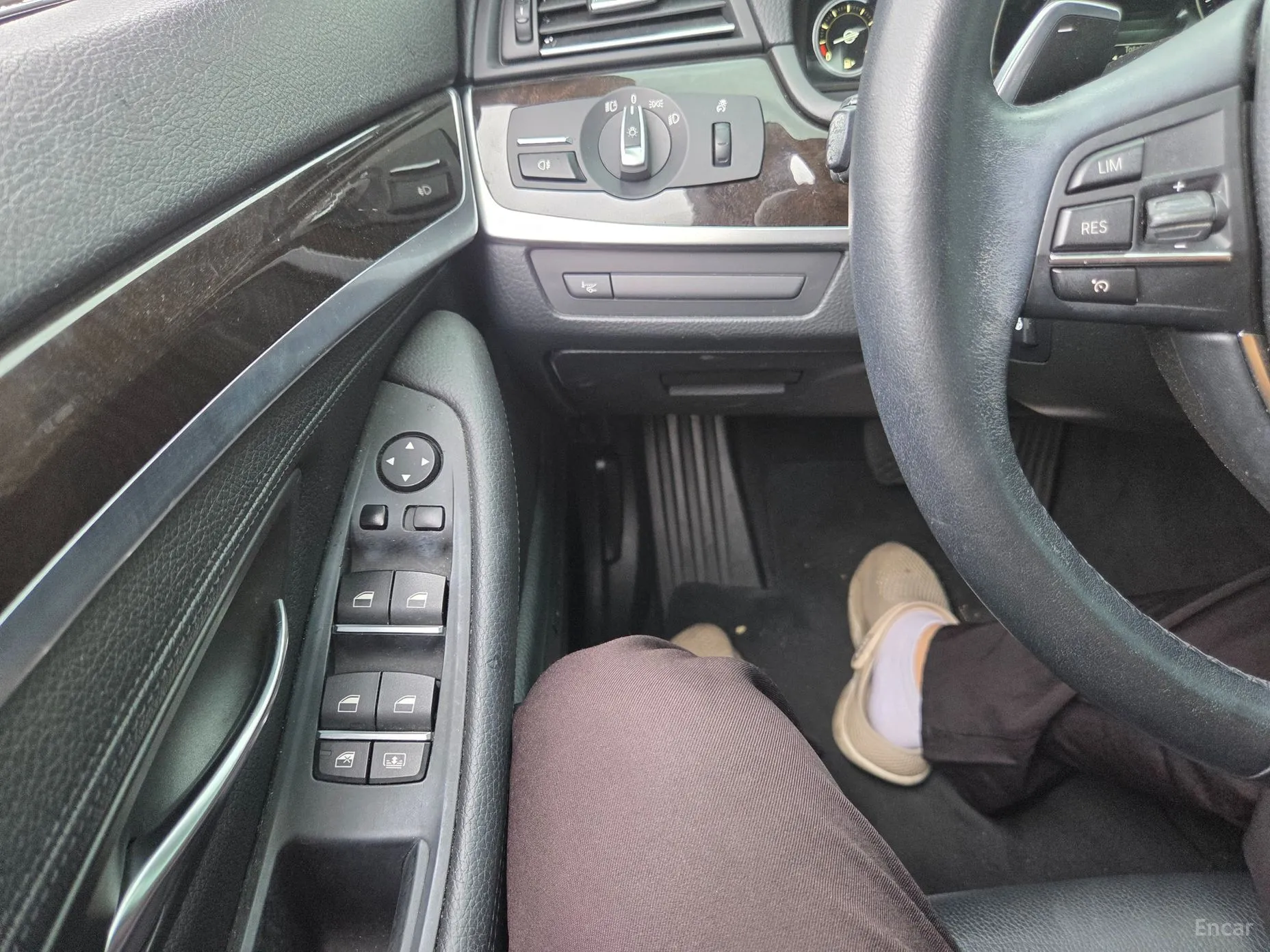 BMW 5 Series (F10) превью 12