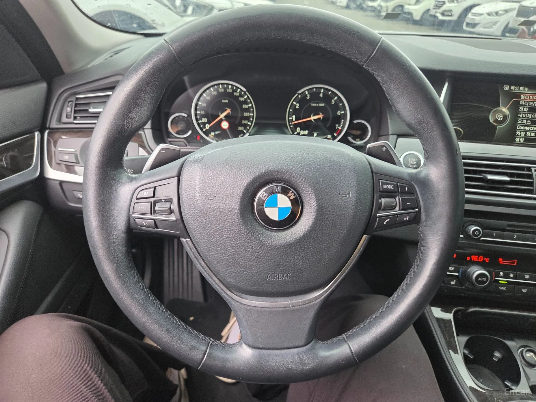 BMW 5 Series (F10) превью 8