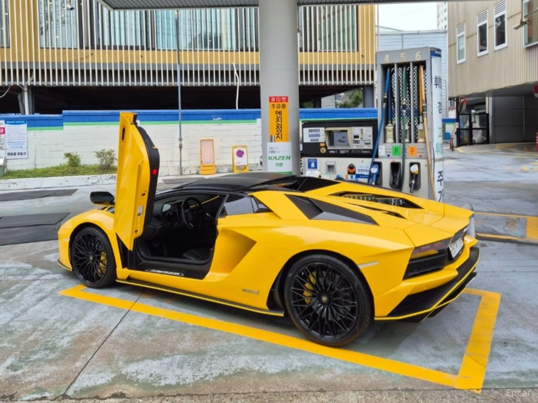 Lamborghini Aventador превью 3
