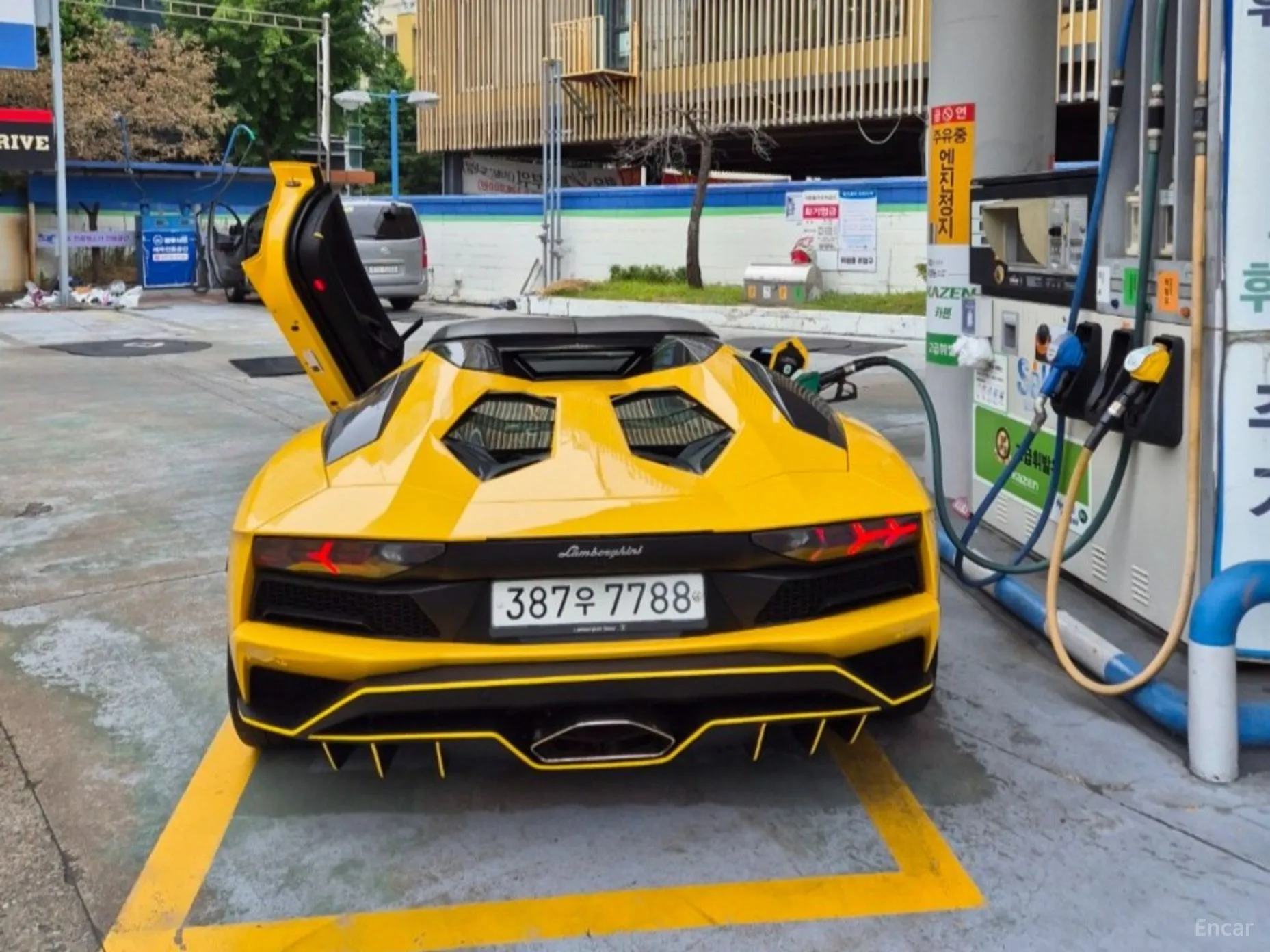 Lamborghini Aventador превью 4