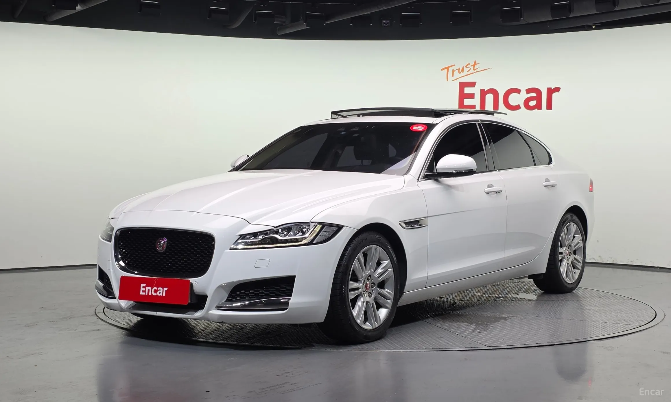 Jaguar XF (x260)