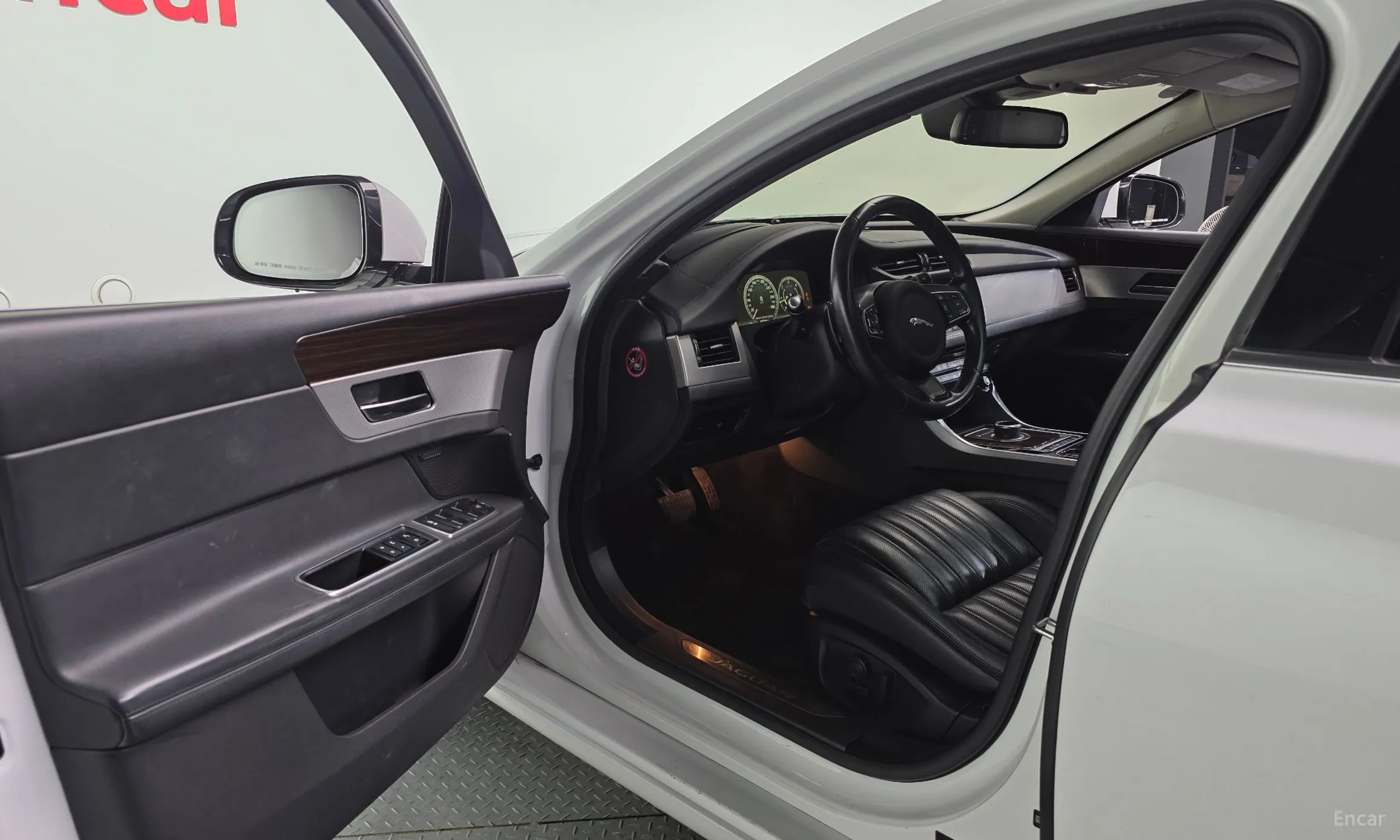 Jaguar XF (x260) превью 10
