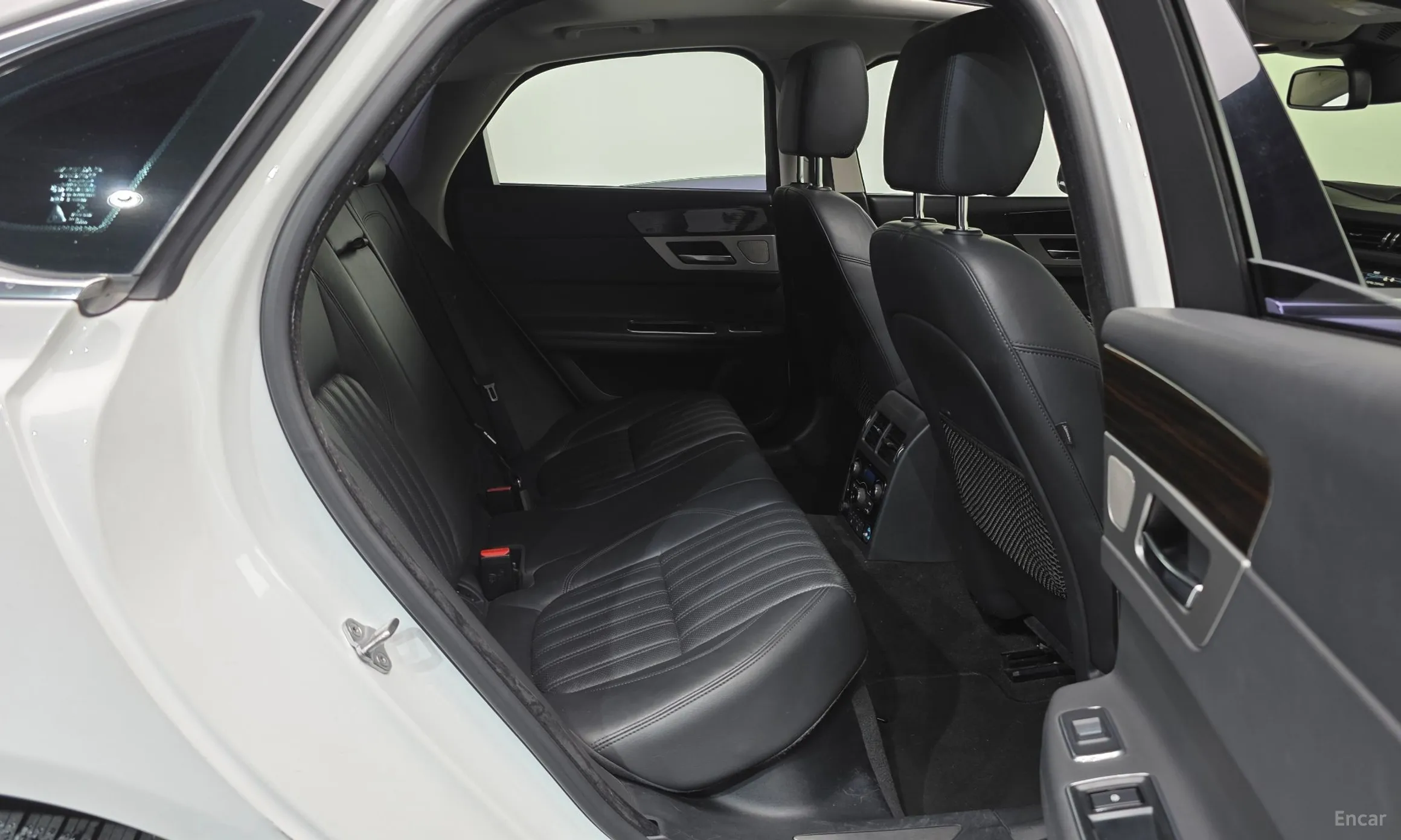 Jaguar XF (x260) превью 11
