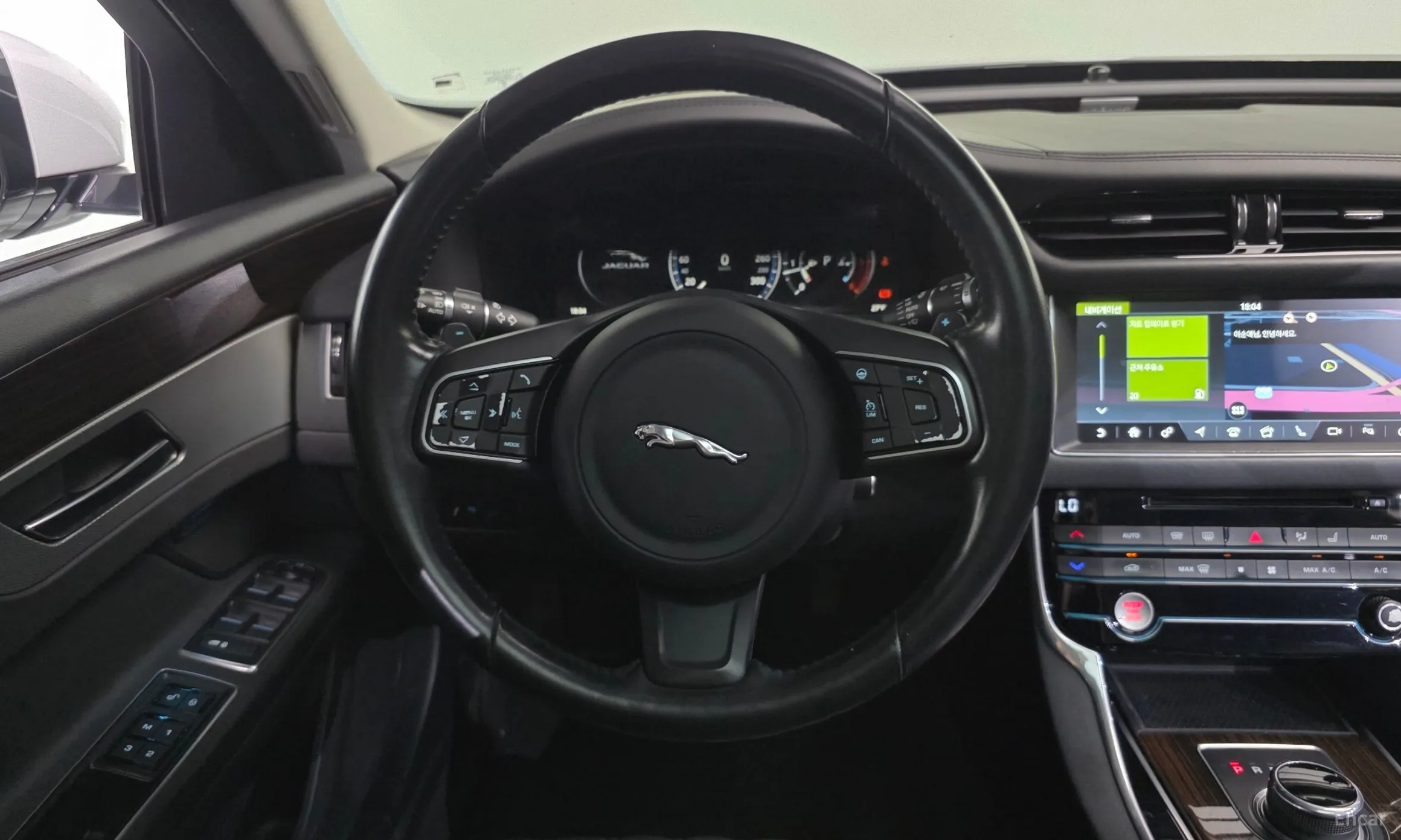 Jaguar XF (x260) превью 13