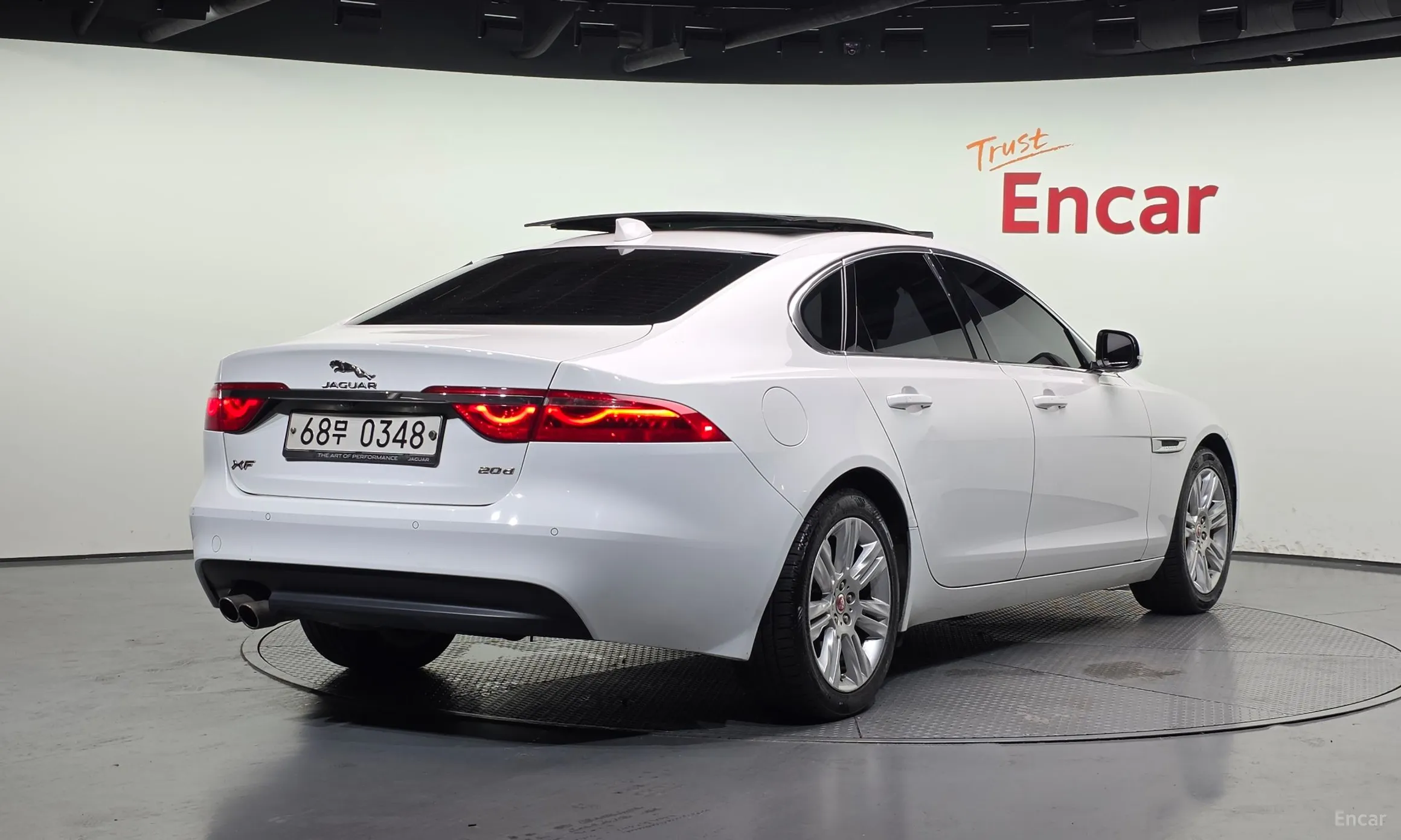 Jaguar XF (x260)