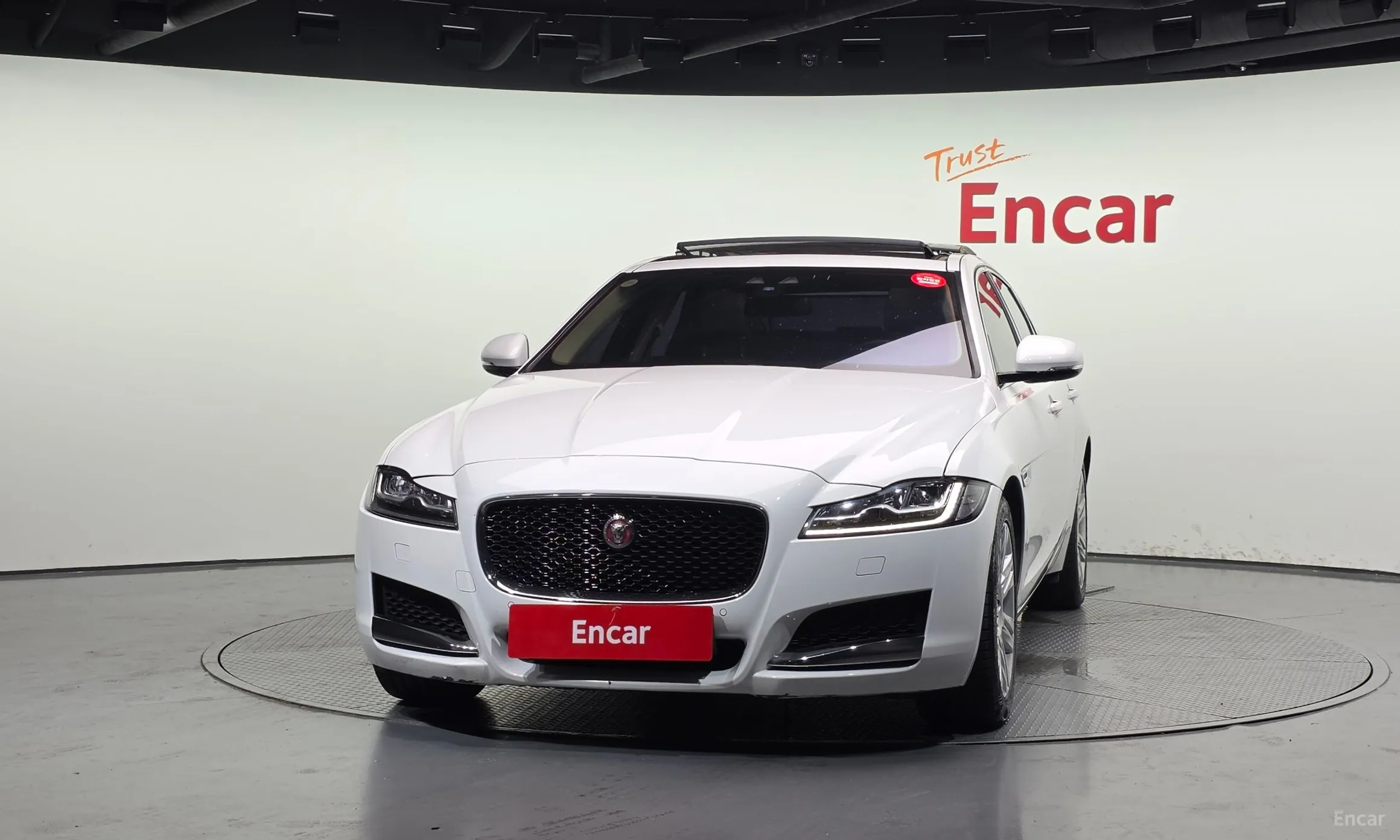 Jaguar XF (x260) превью 3
