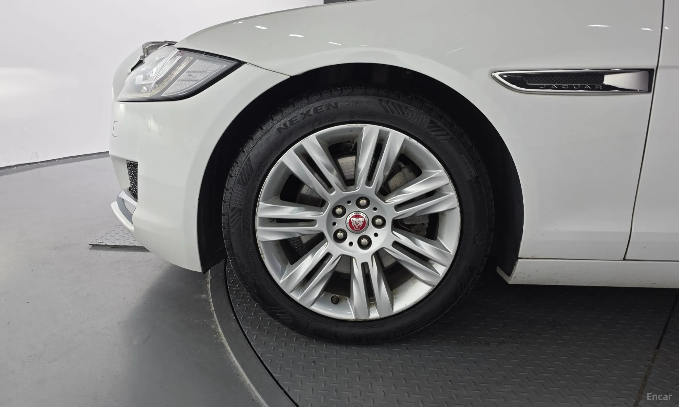 Jaguar XF (x260) превью 5