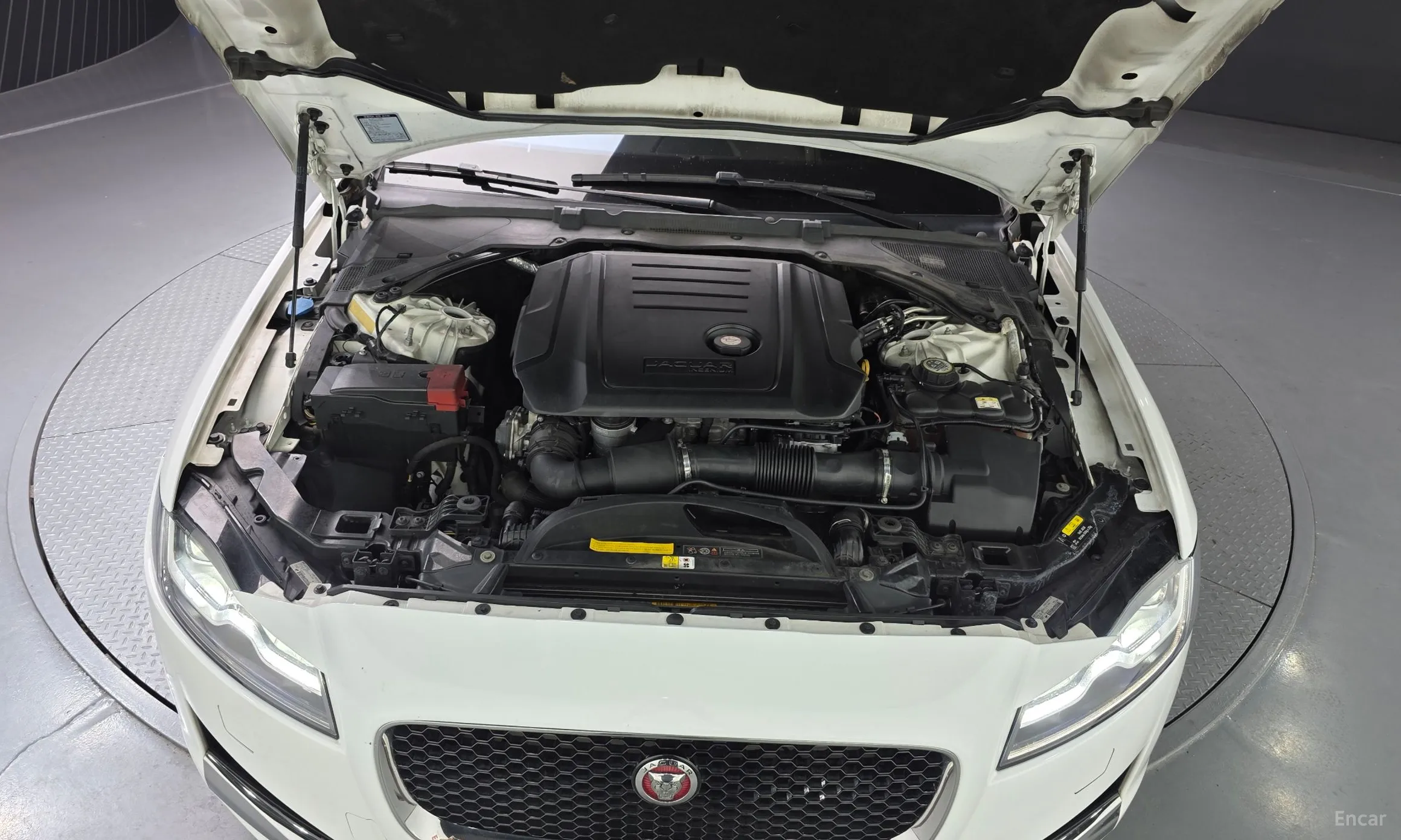 Jaguar XF (x260) превью 6