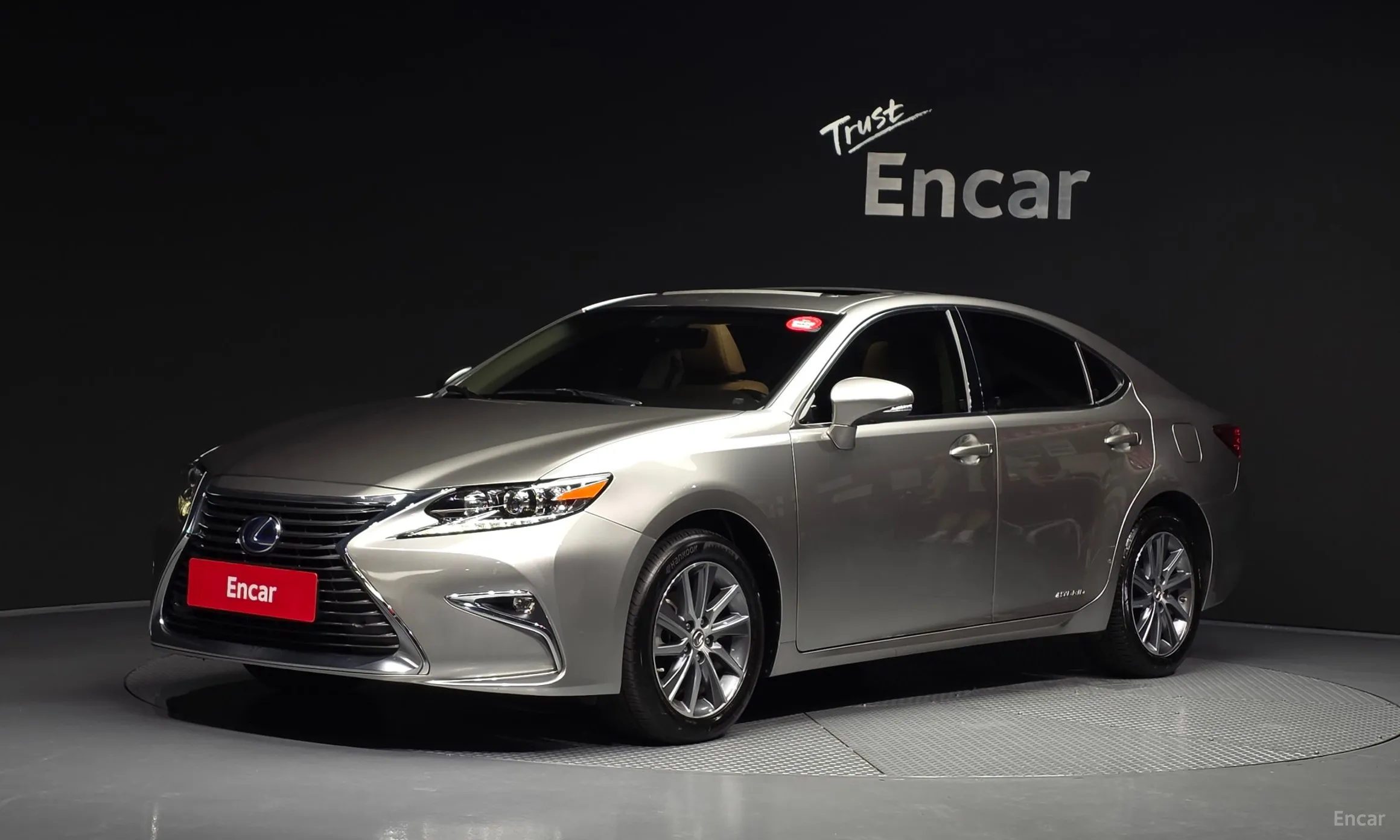 Lexus New ES300h