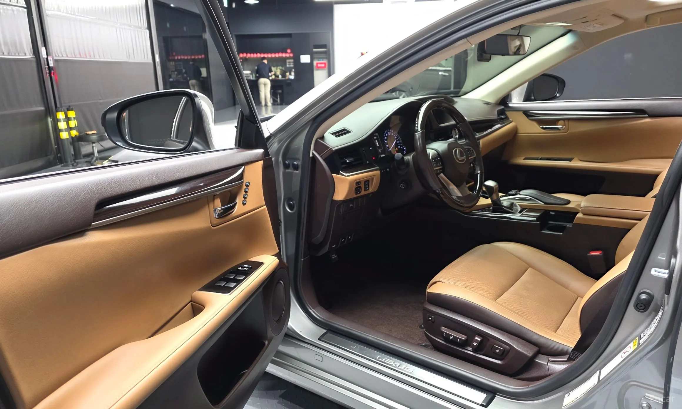 Lexus New ES300h превью 10