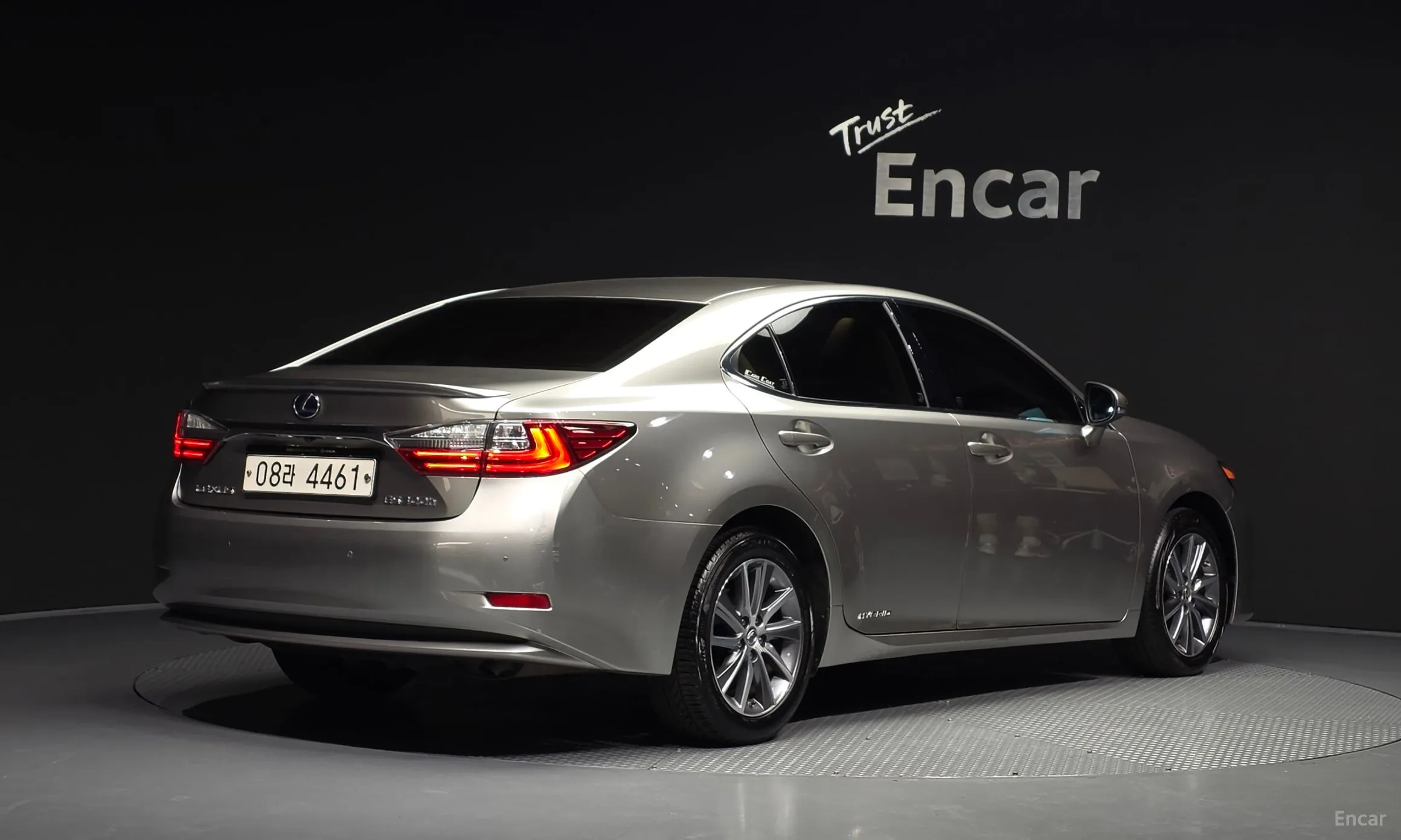 Lexus New ES300h