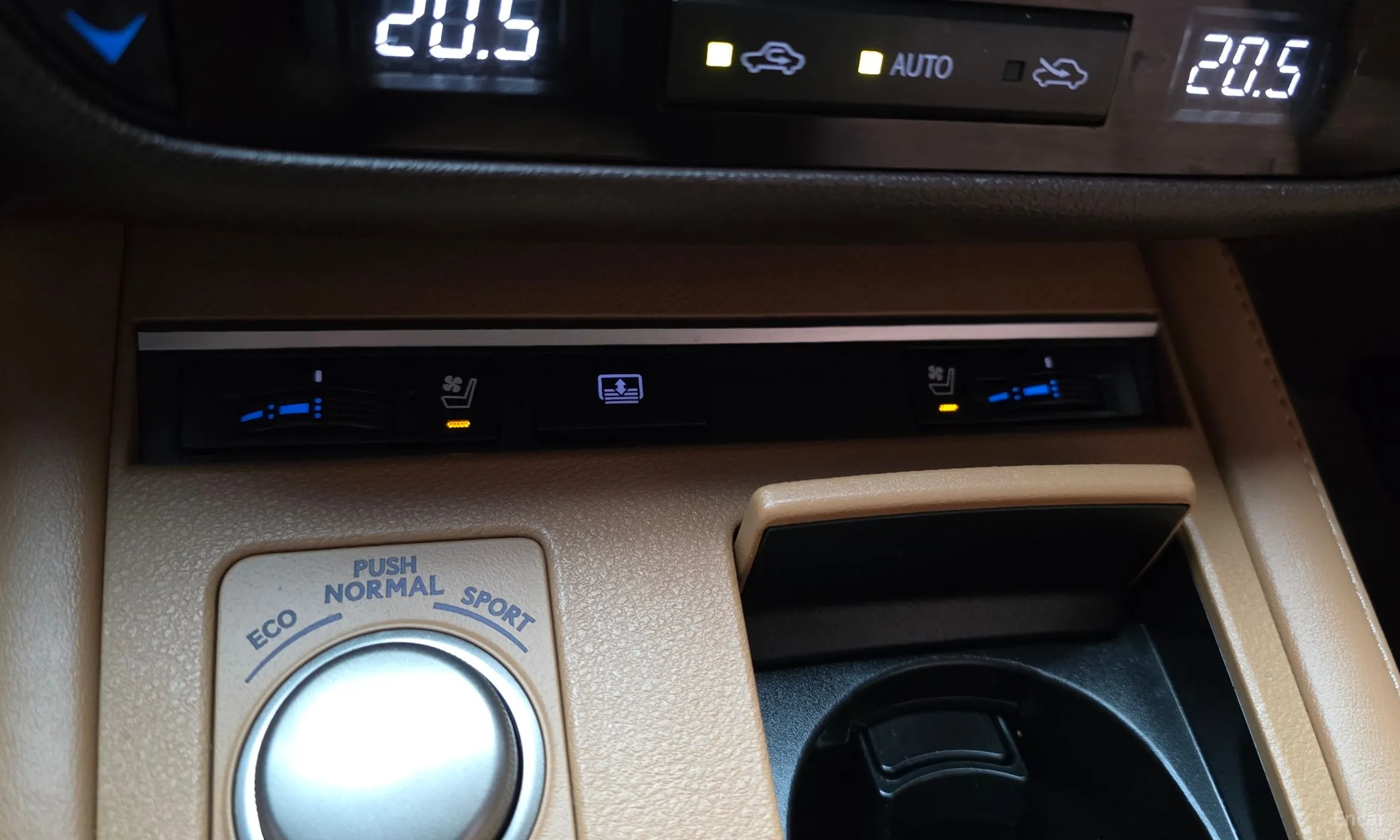 Lexus New ES300h превью 16