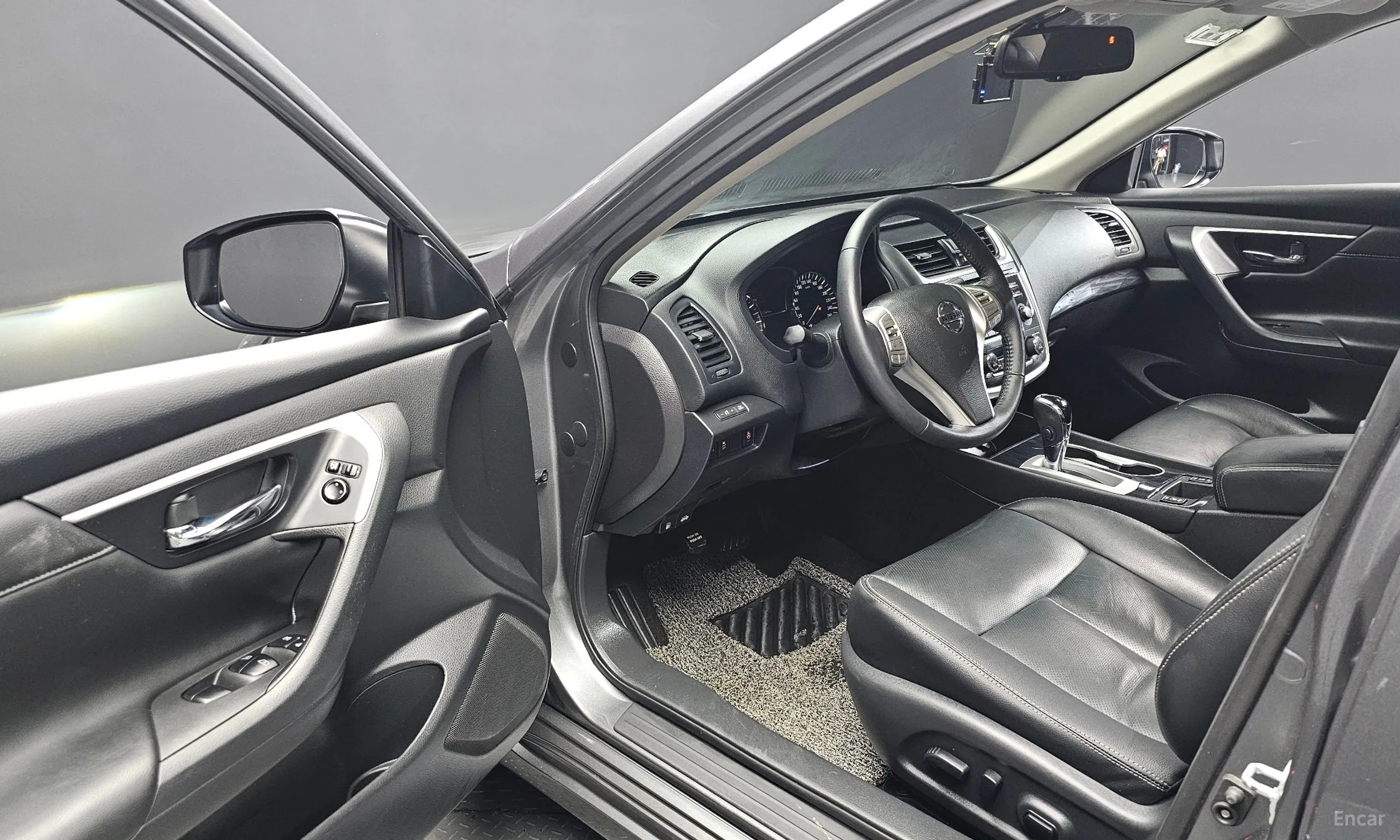 Nissan Altima превью 10