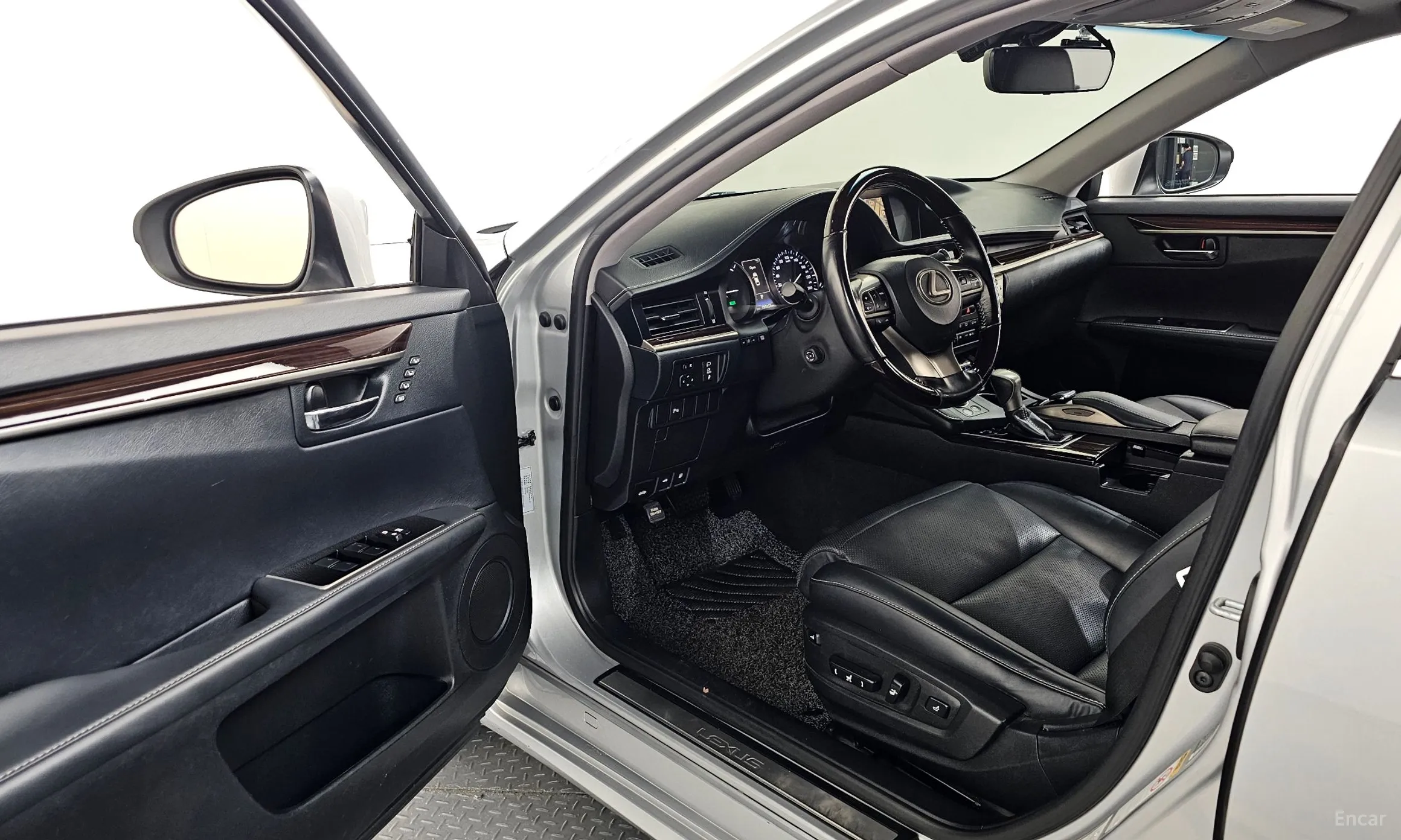 Lexus New ES300h превью 10