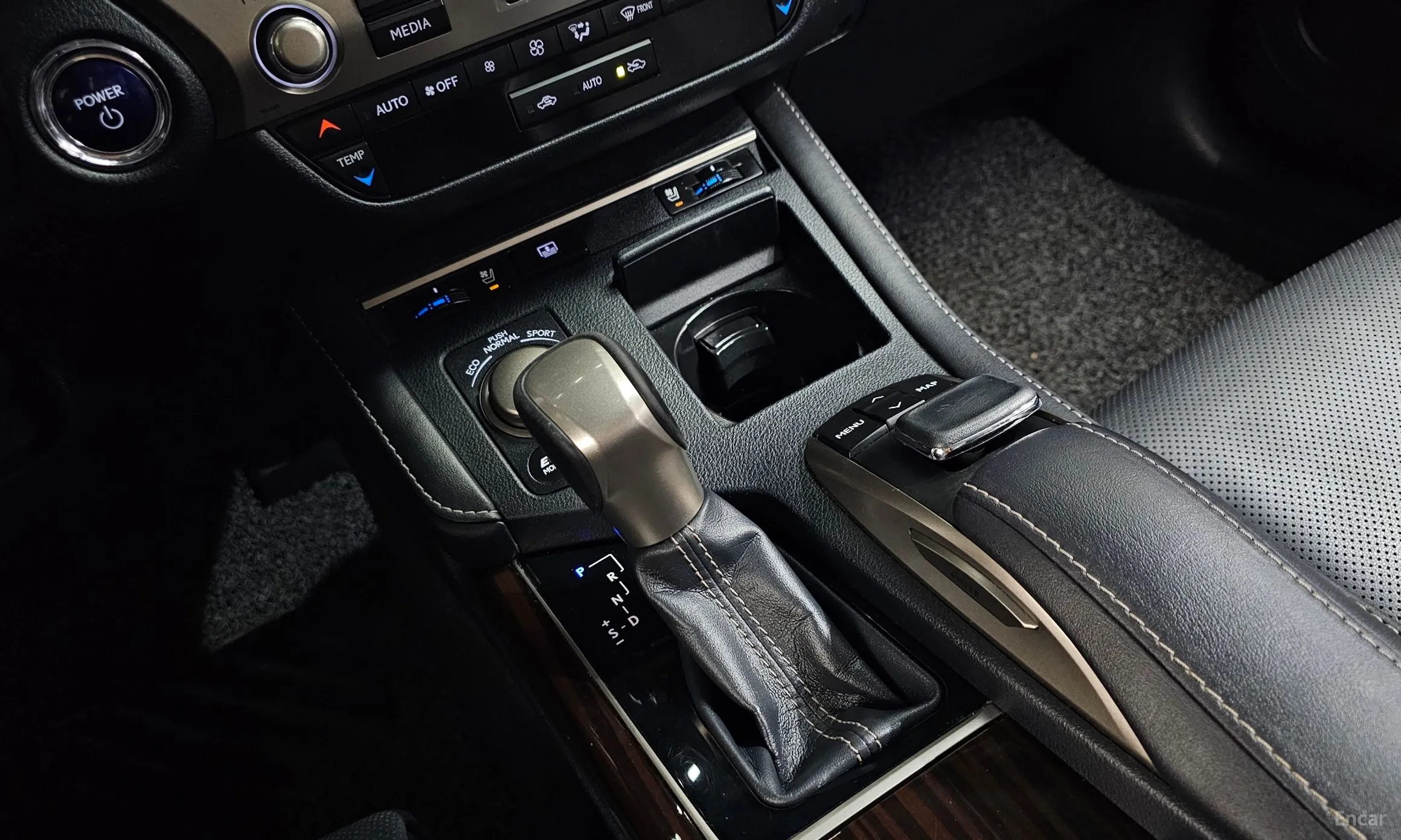 Lexus New ES300h превью 9