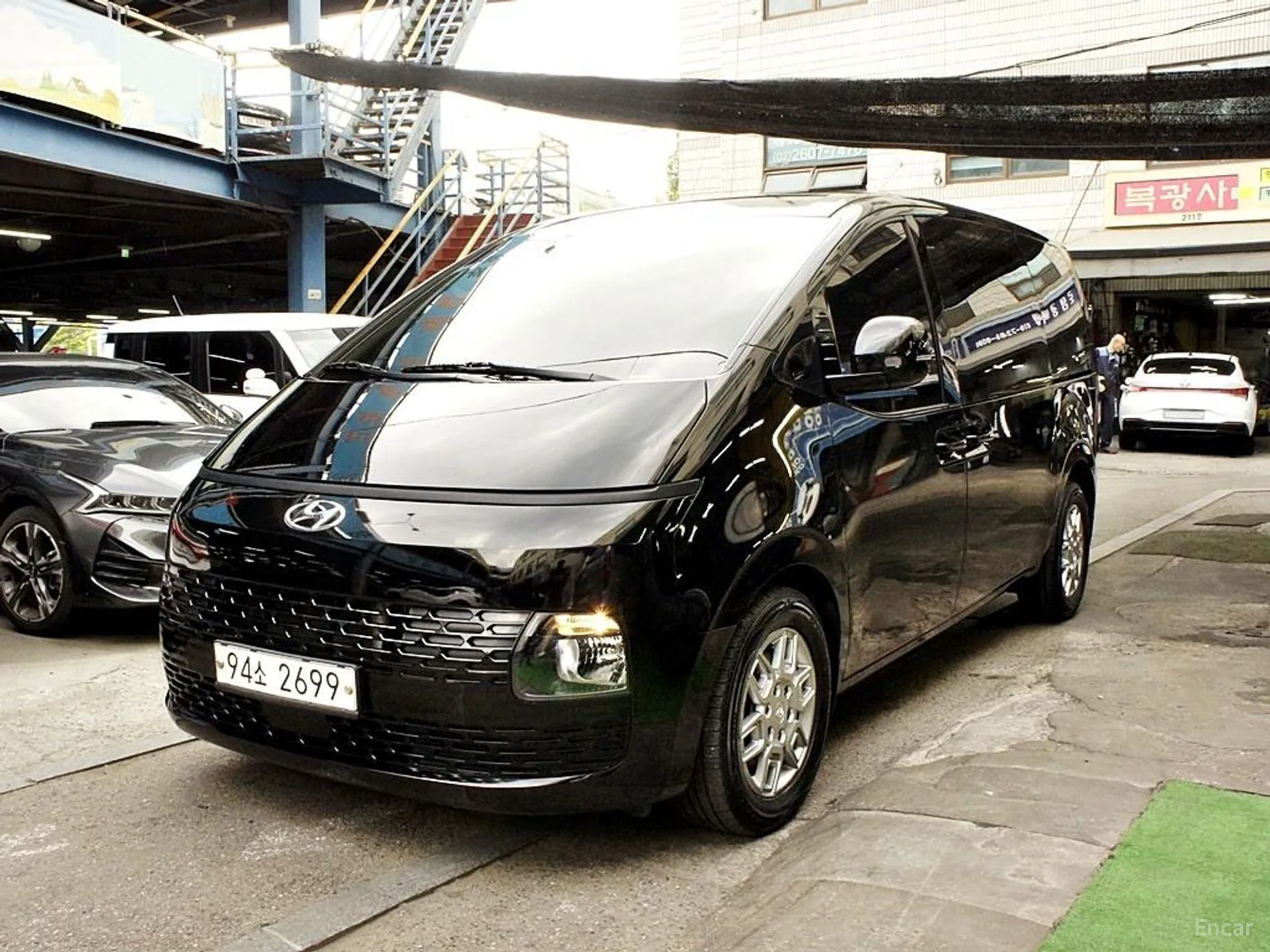Hyundai Staria
