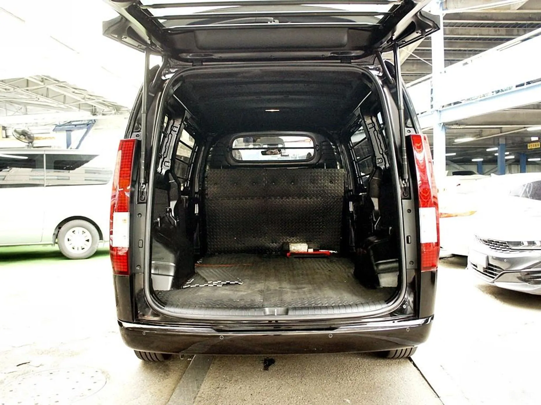 Hyundai Staria превью 17