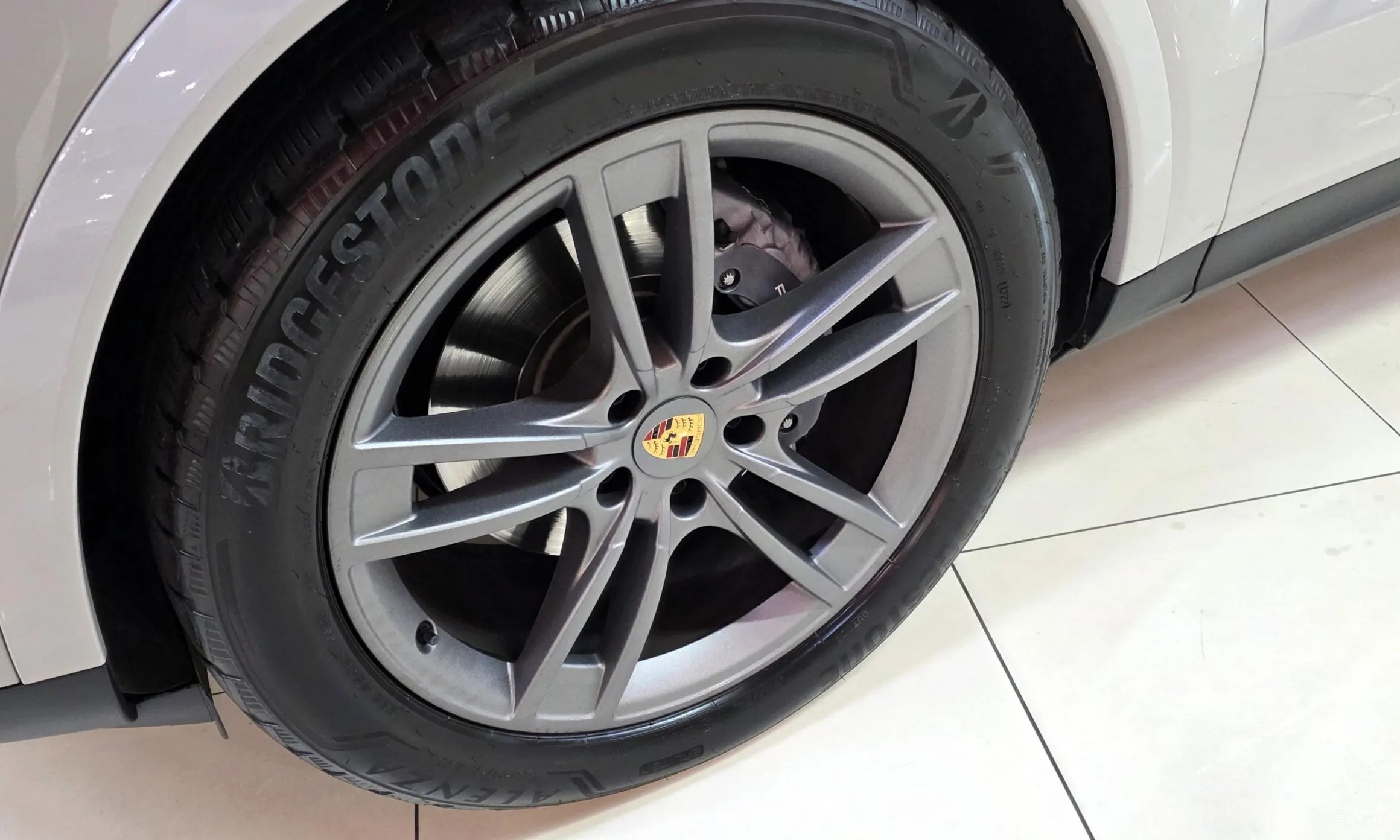 Porsche Cayenne (PO536) превью 20