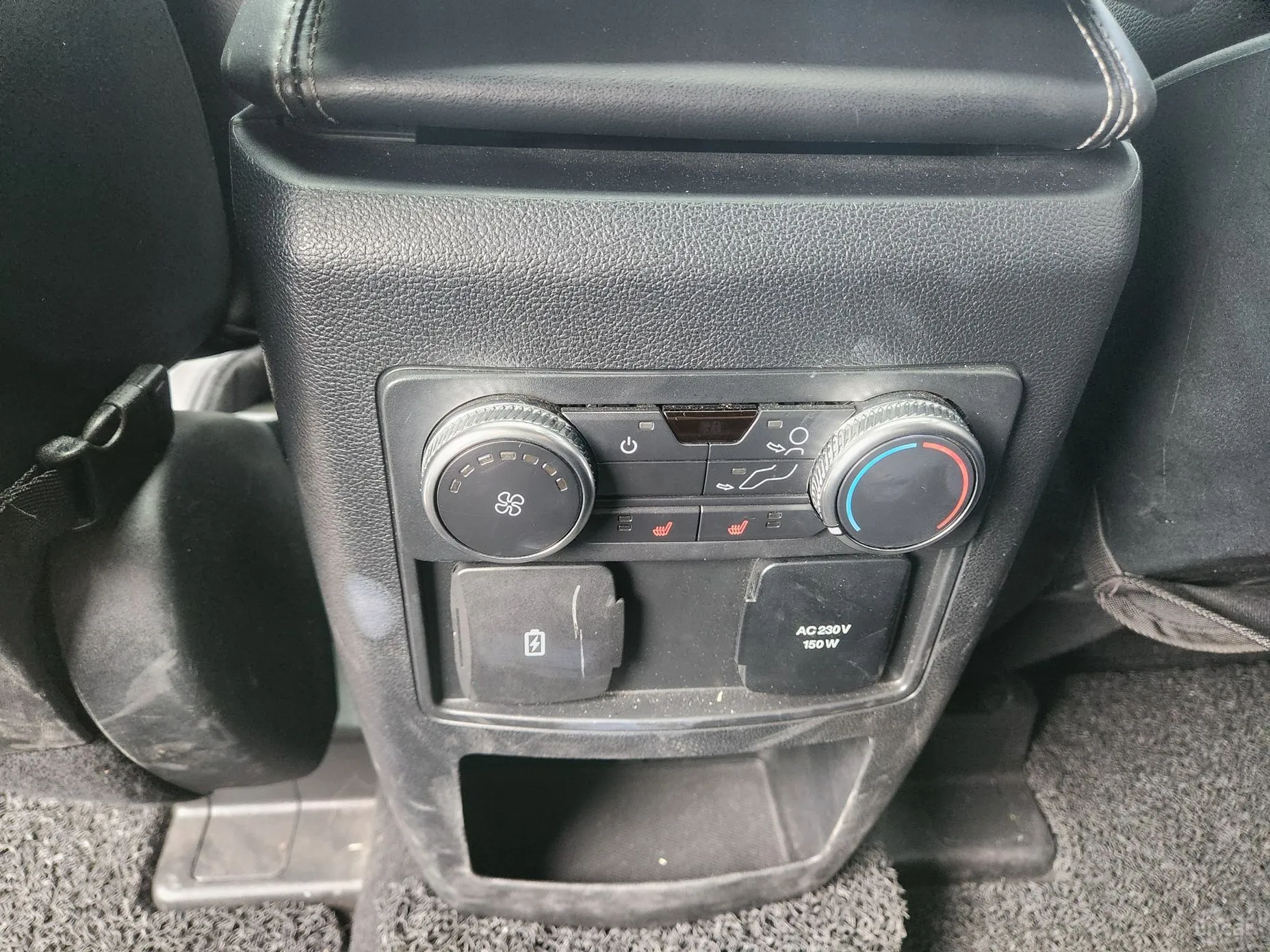 Ford Explorer 6th Generation превью 17