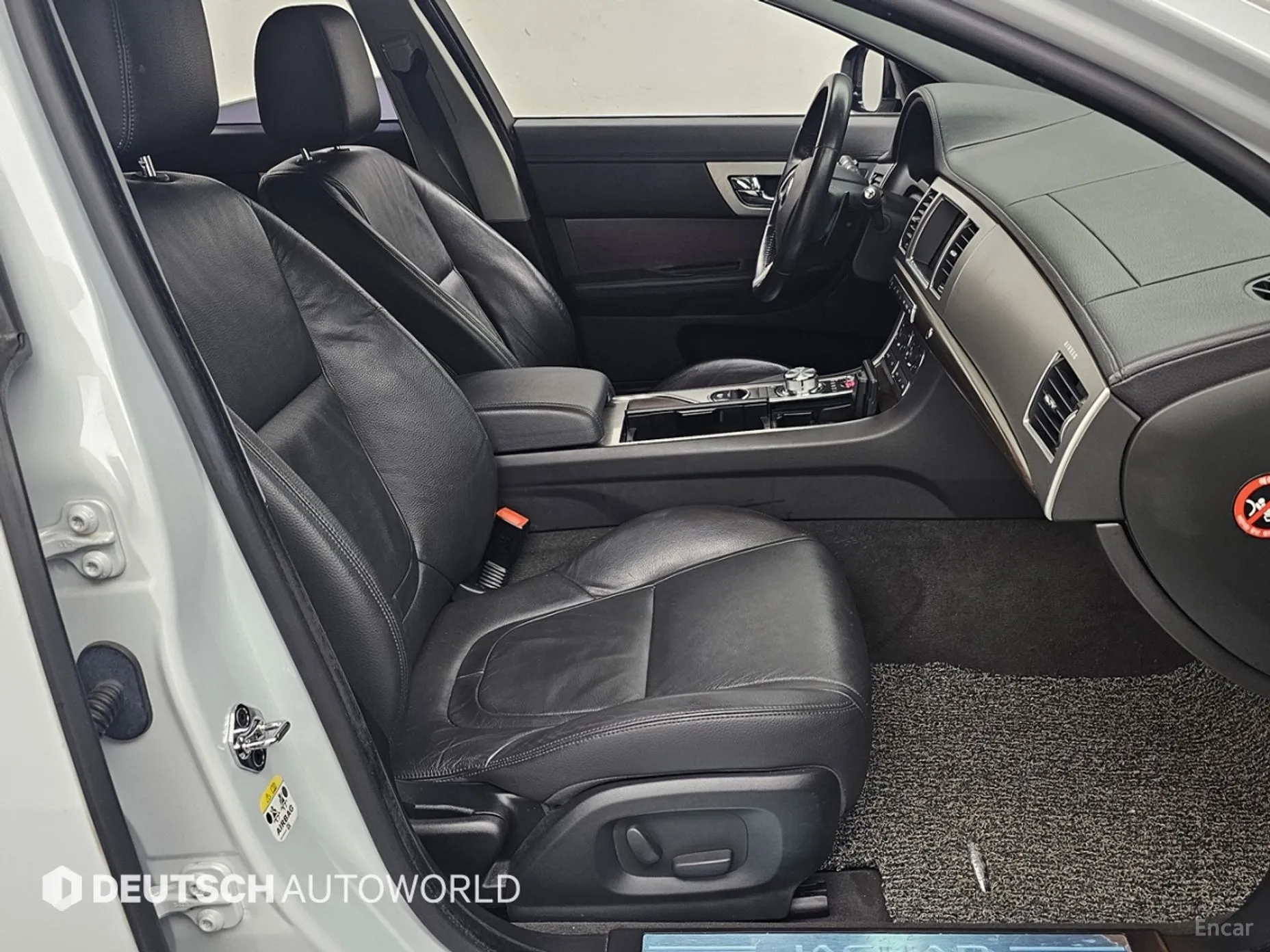 Jaguar New XF превью 10