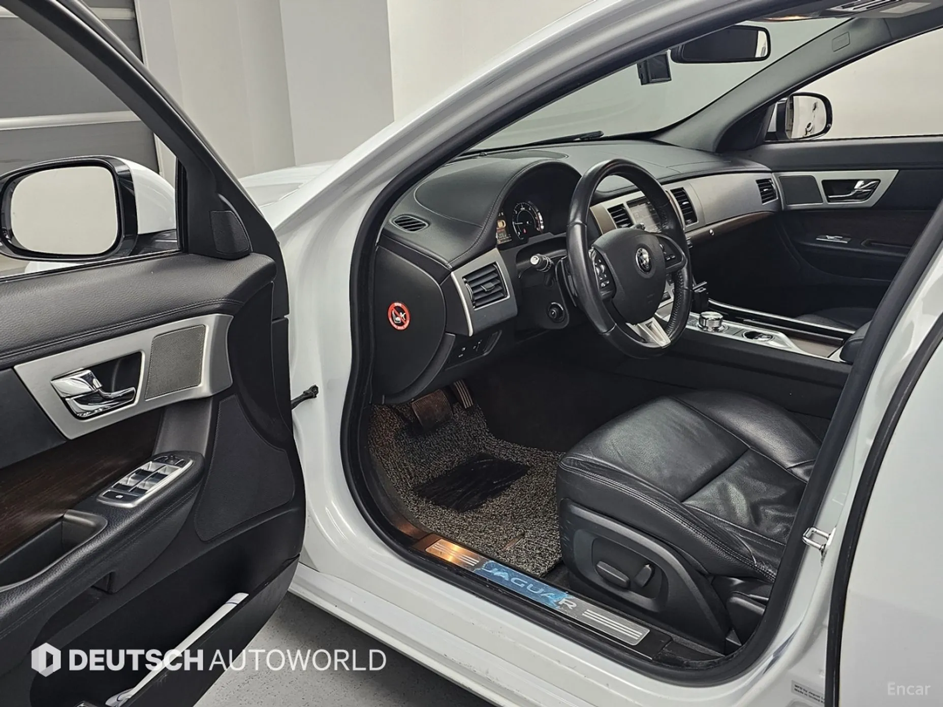 Jaguar New XF превью 11