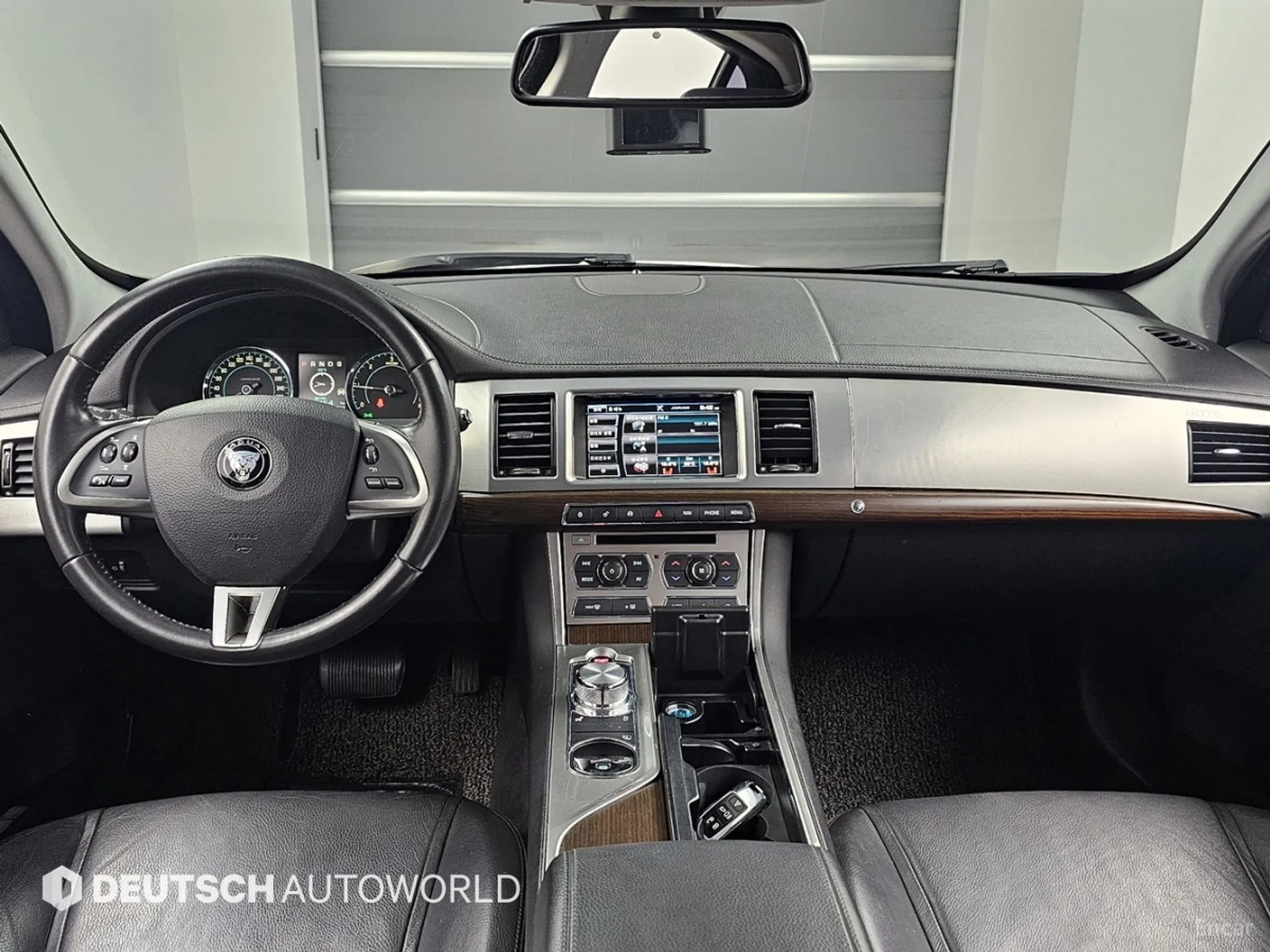 Jaguar New XF превью 7