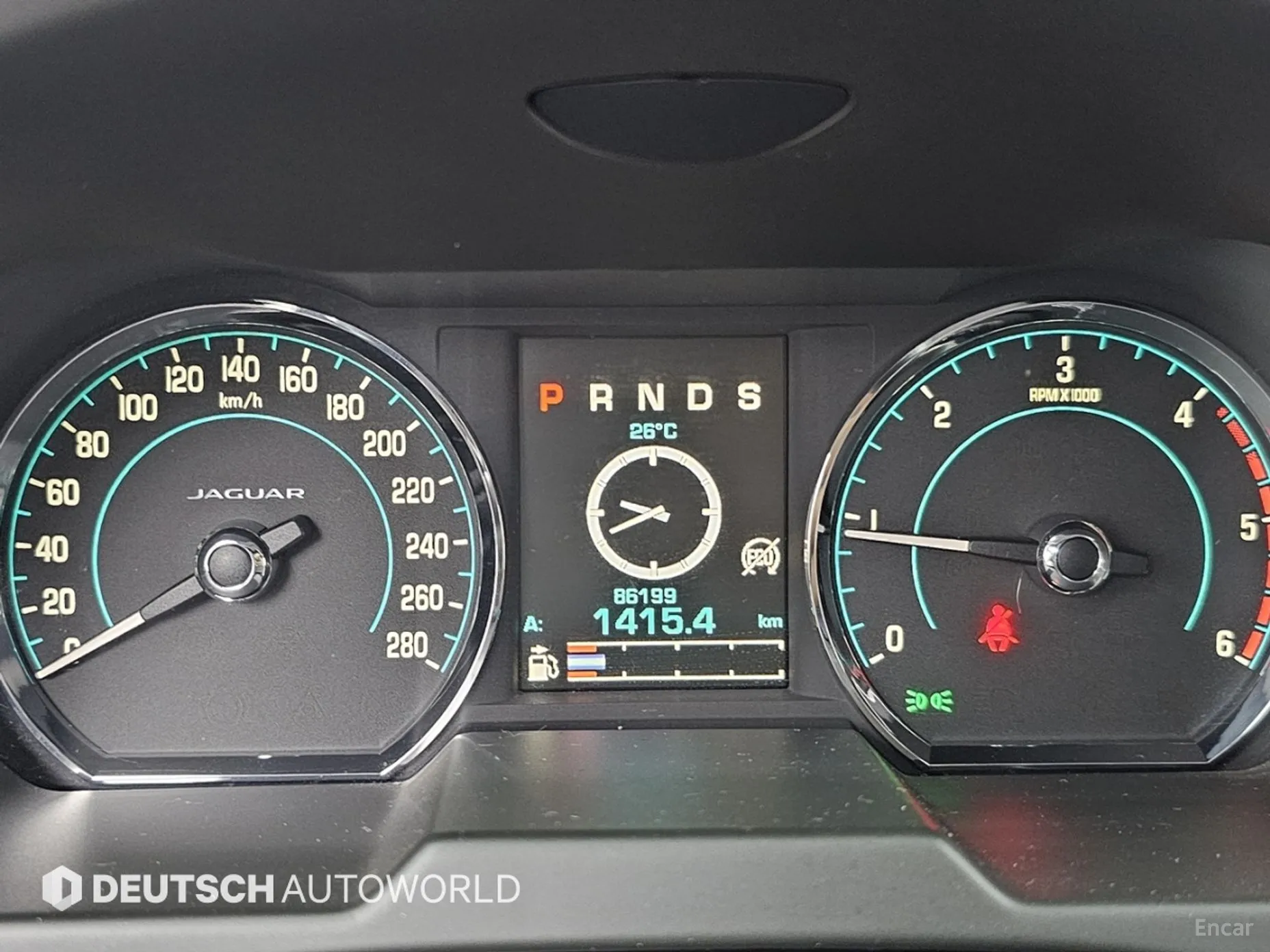 Jaguar New XF превью 8