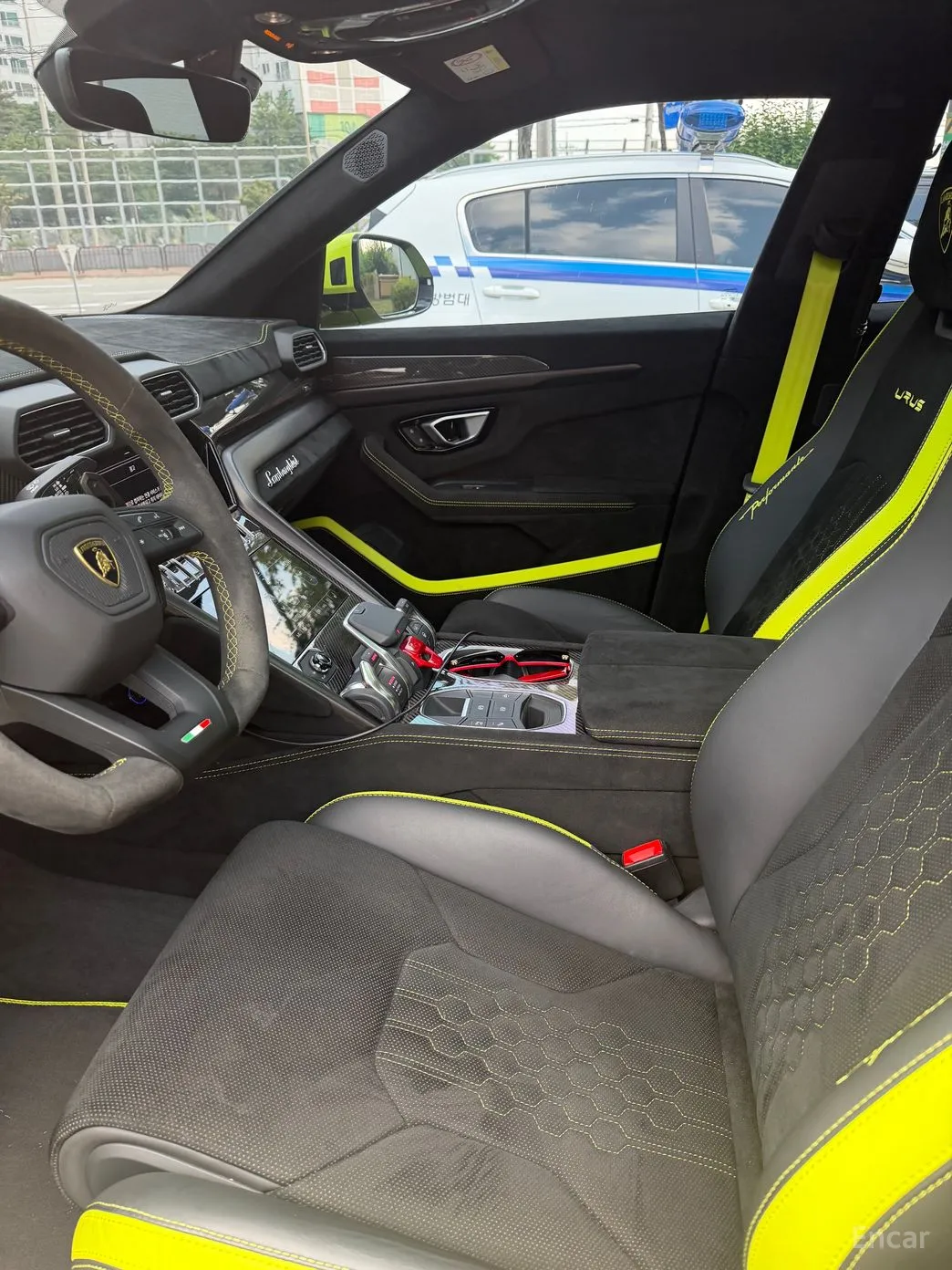 Lamborghini Urus превью 10