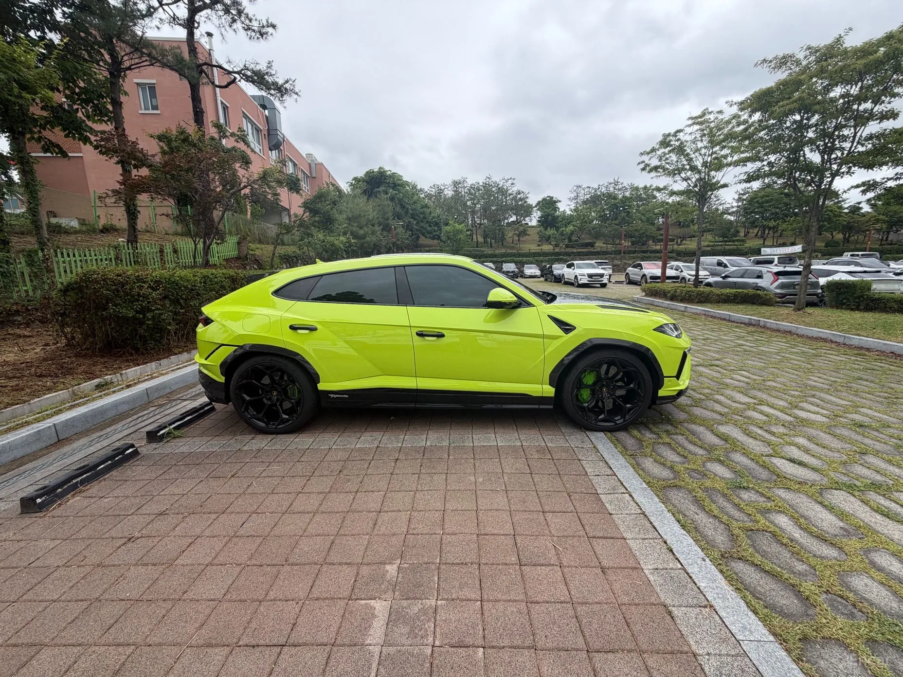 Lamborghini Urus превью 14