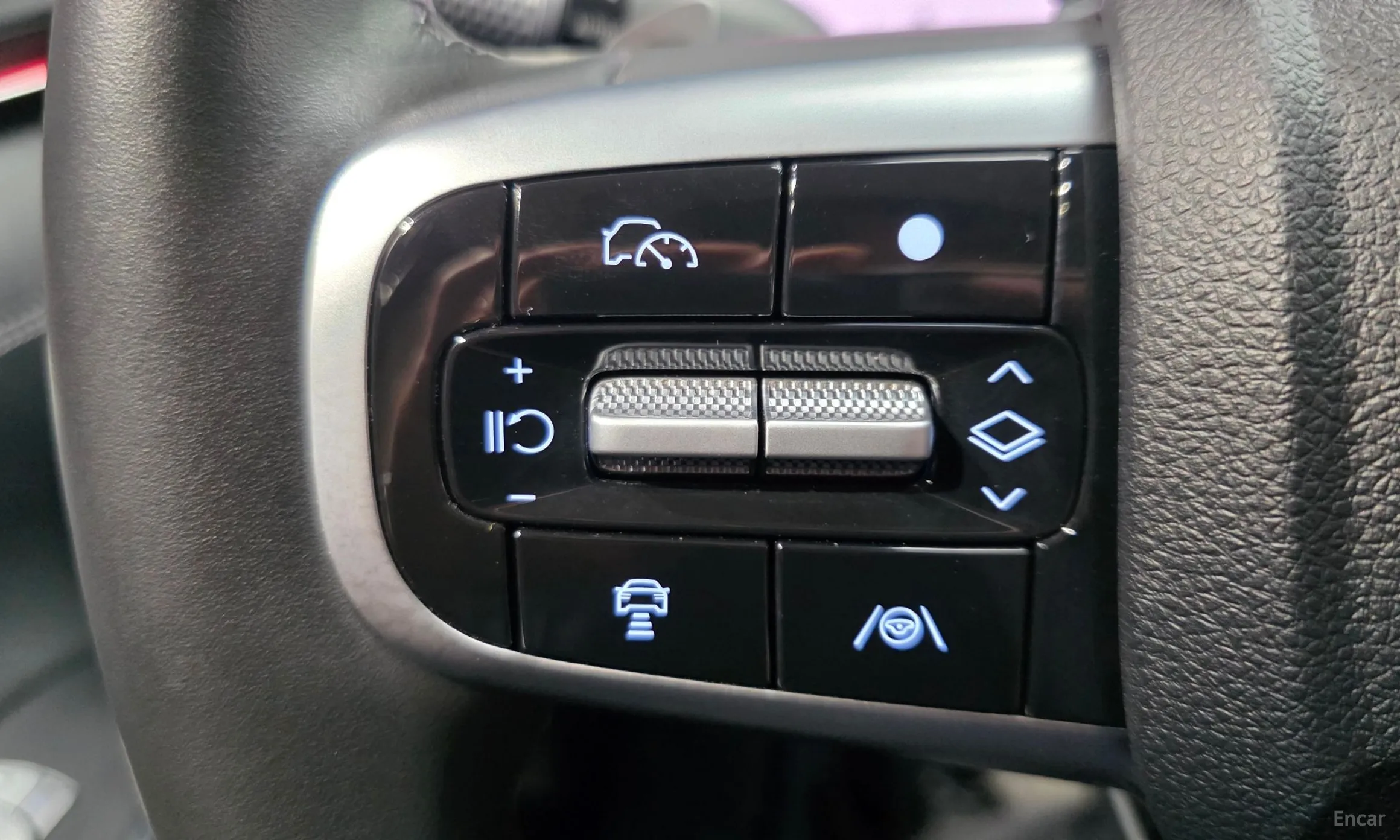 Genesis GV70 превью 14