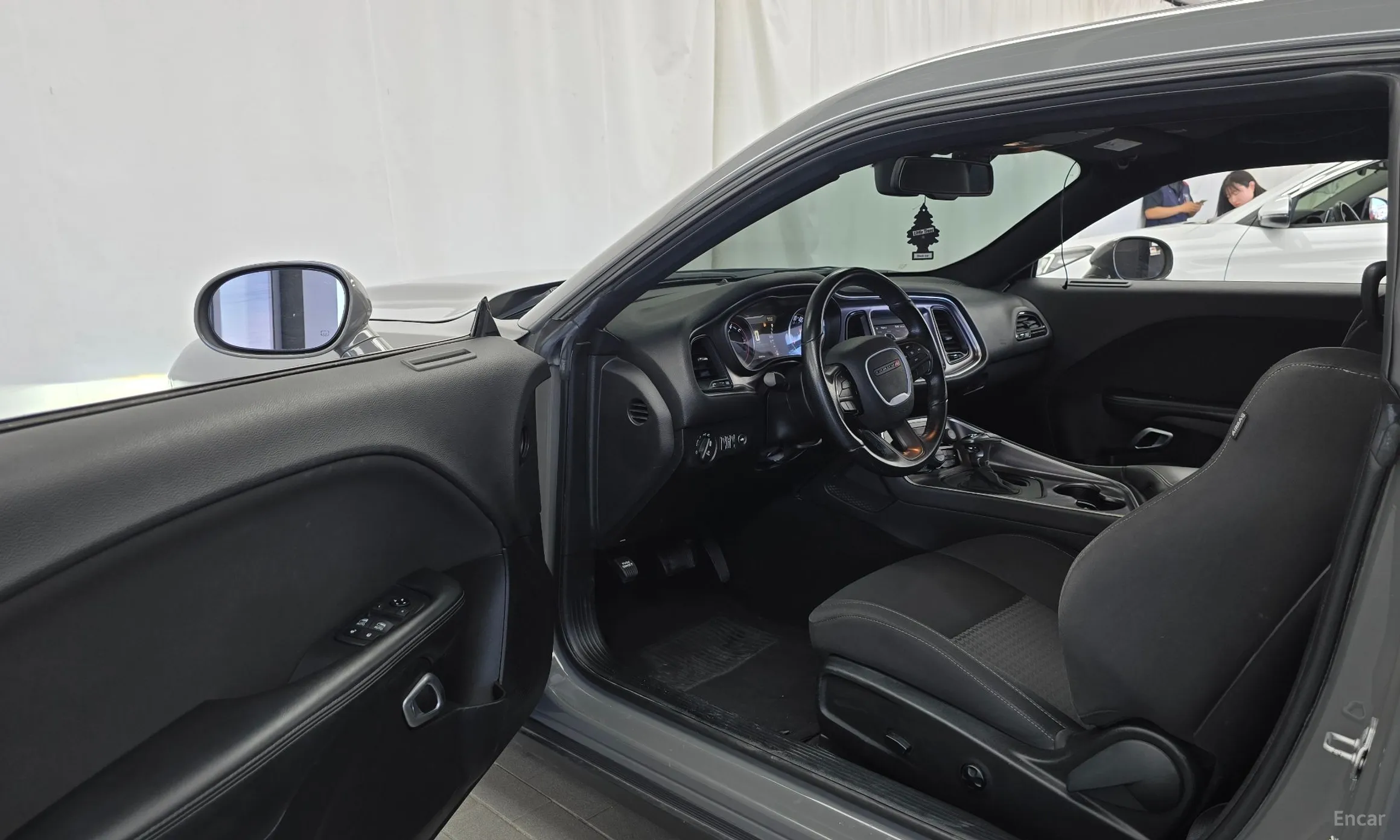 Dodge Challenger превью 10