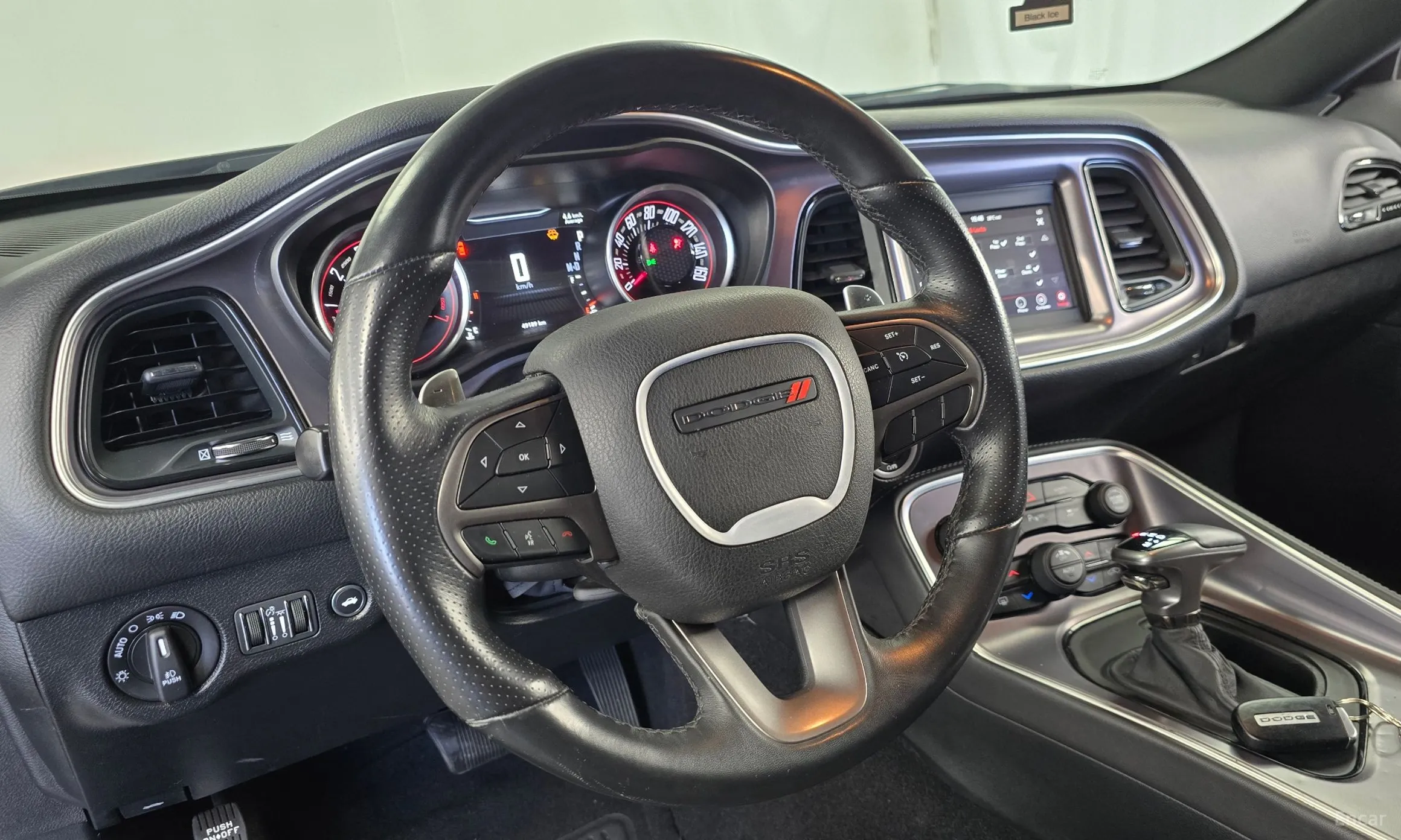 Dodge Challenger превью 13