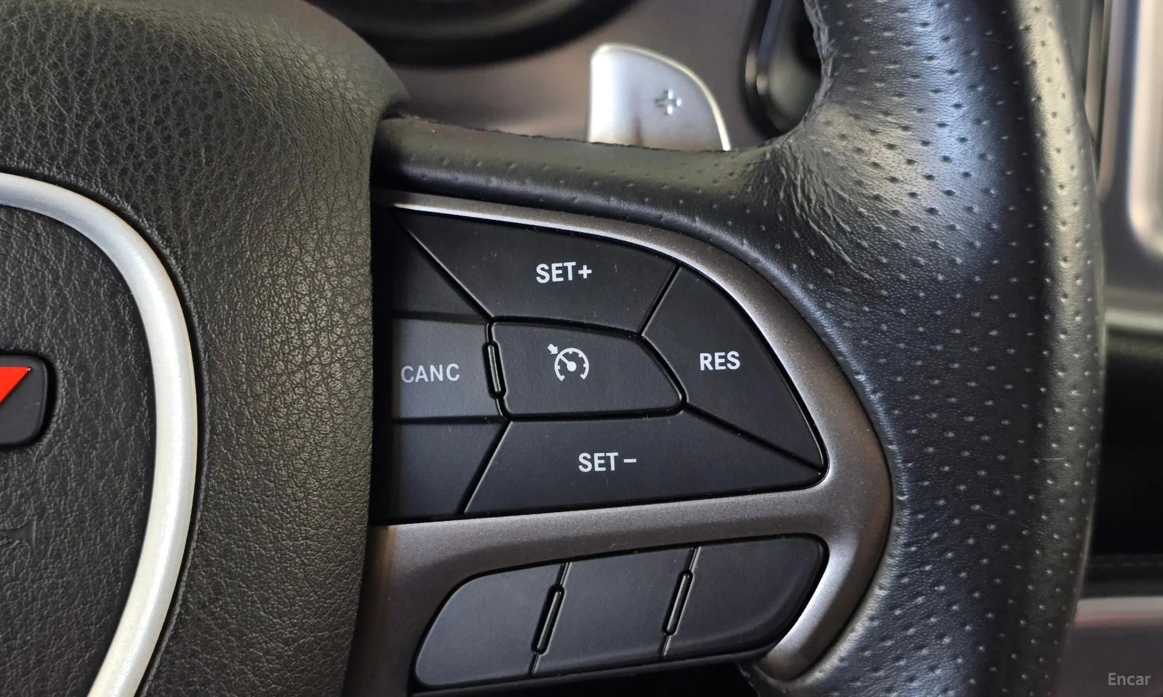 Dodge Challenger превью 18