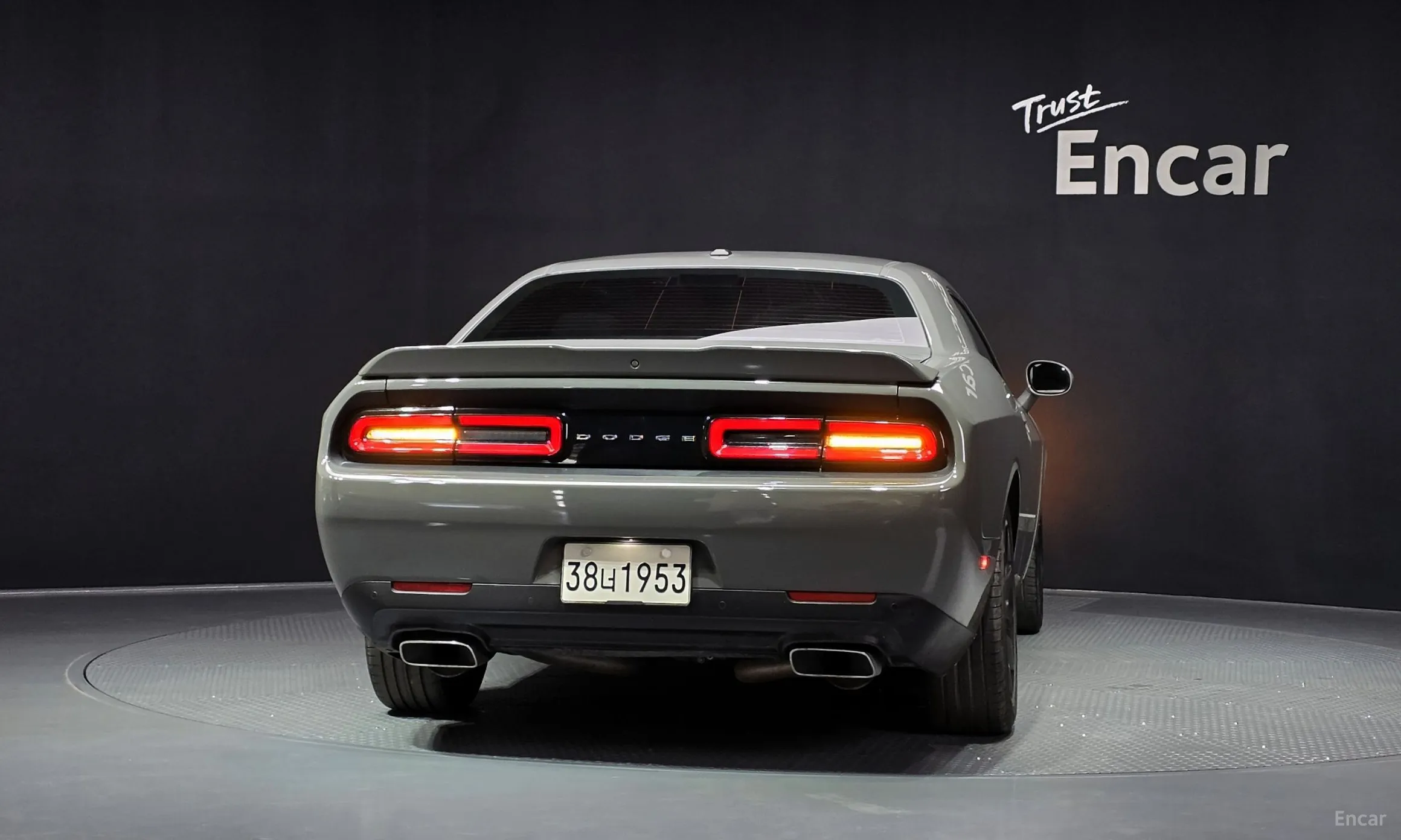 Dodge Challenger превью 4