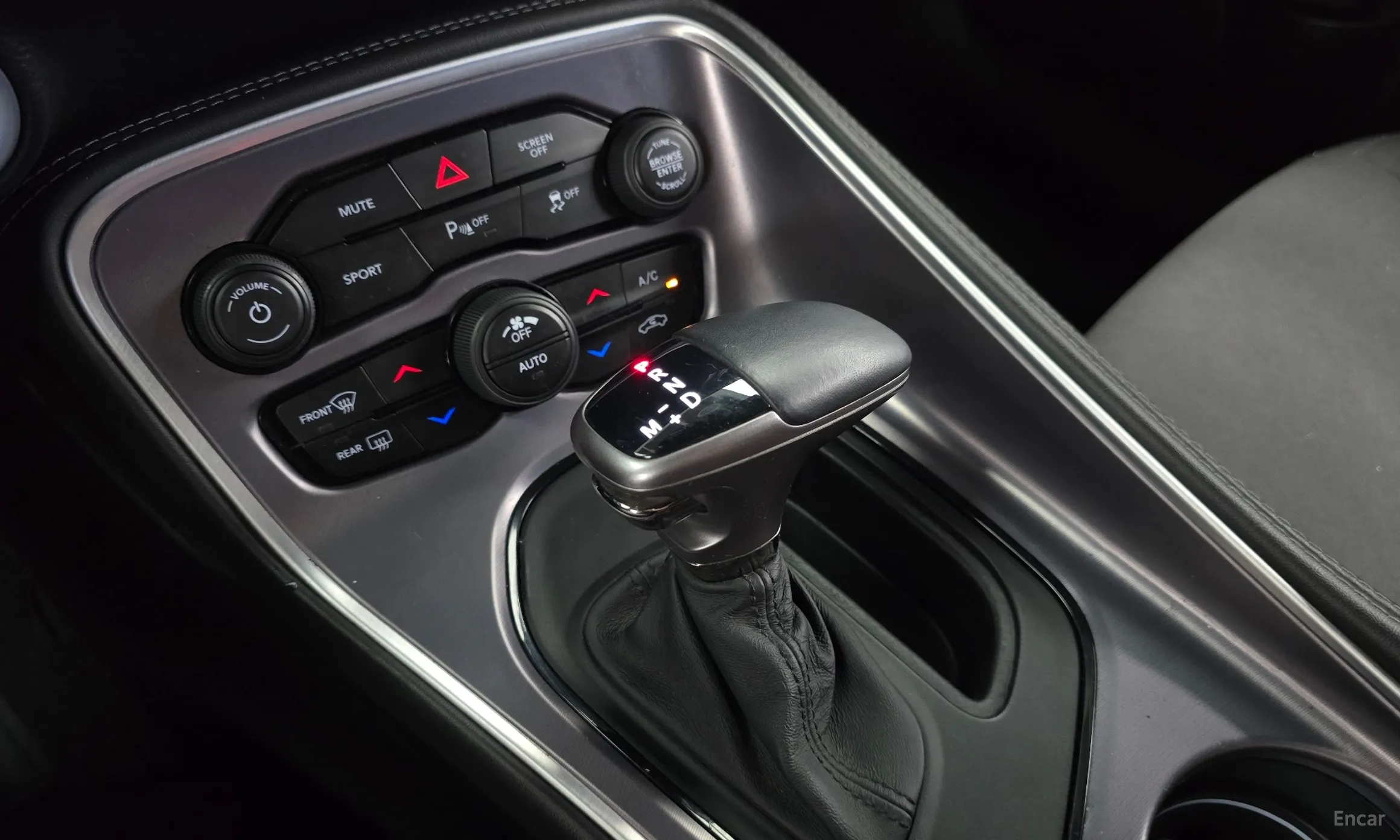 Dodge Challenger превью 9