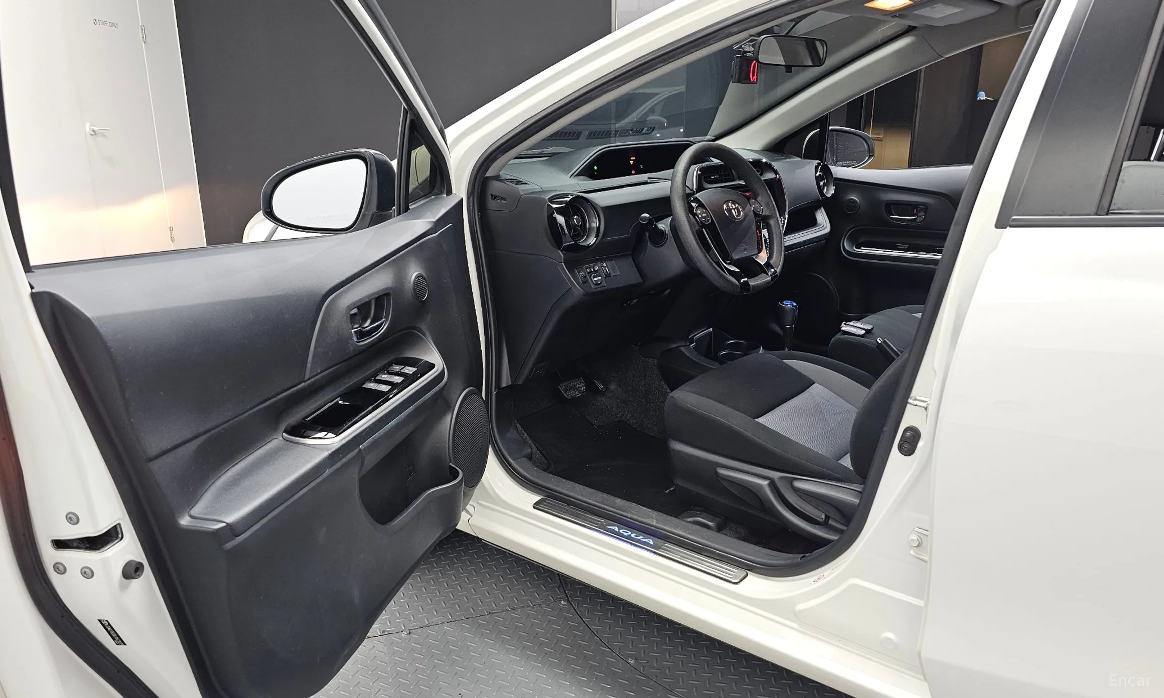 Toyota Prius C превью 10