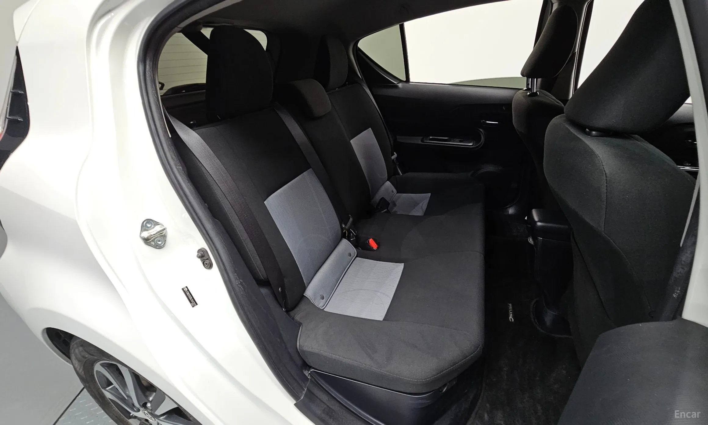 Toyota Prius C превью 11