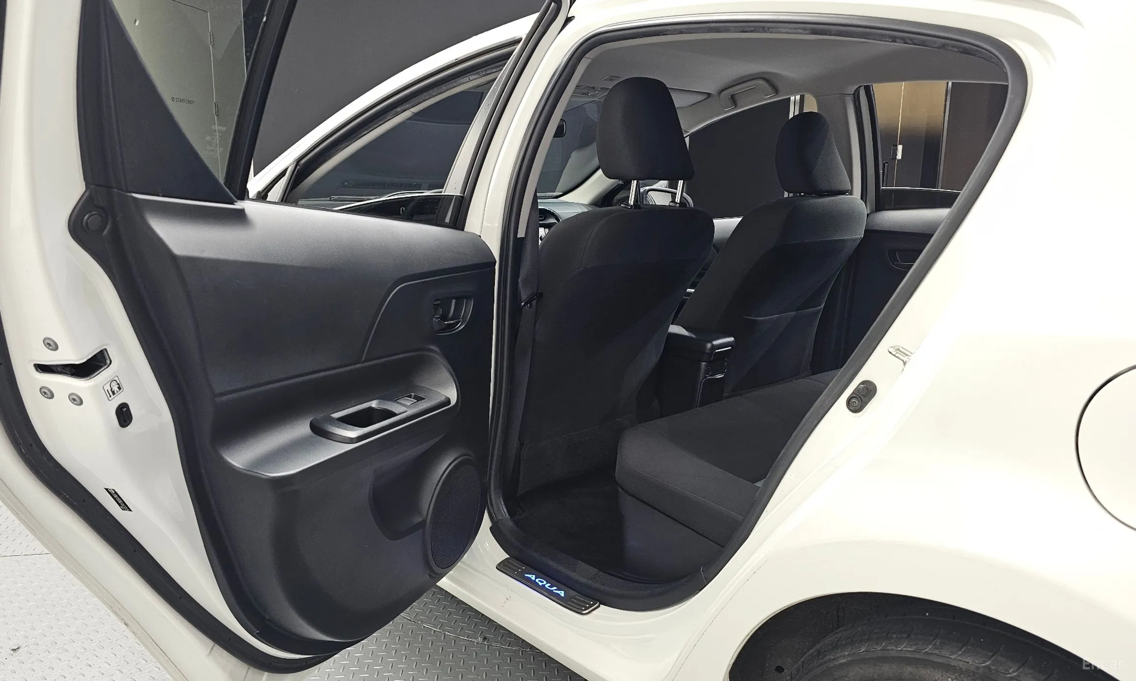Toyota Prius C превью 12