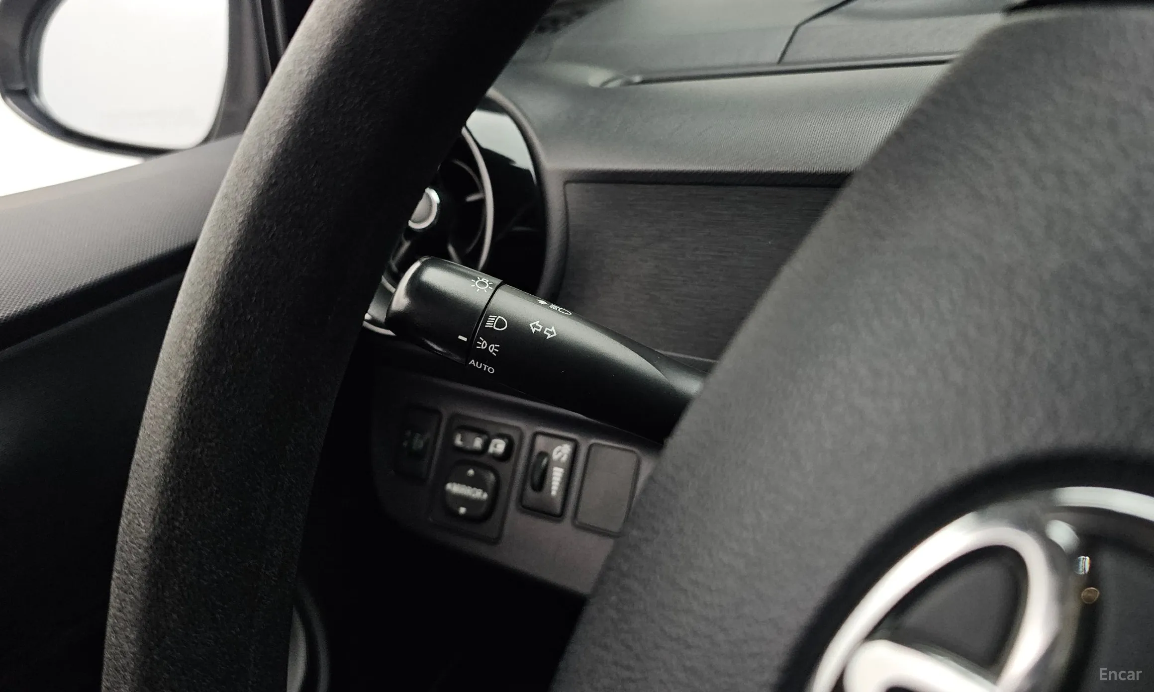 Toyota Prius C превью 16