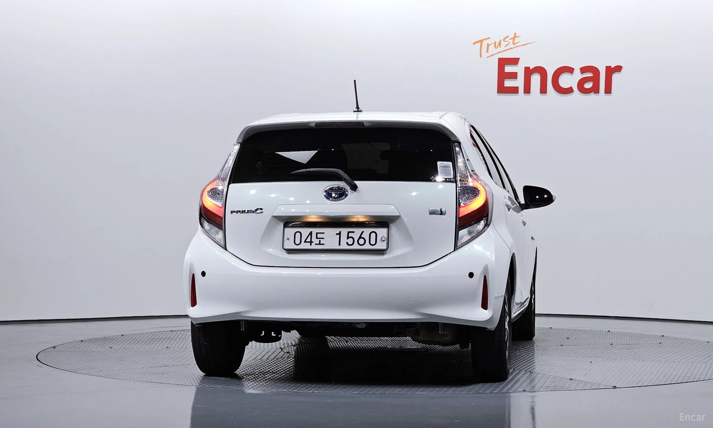 Toyota Prius C превью 4
