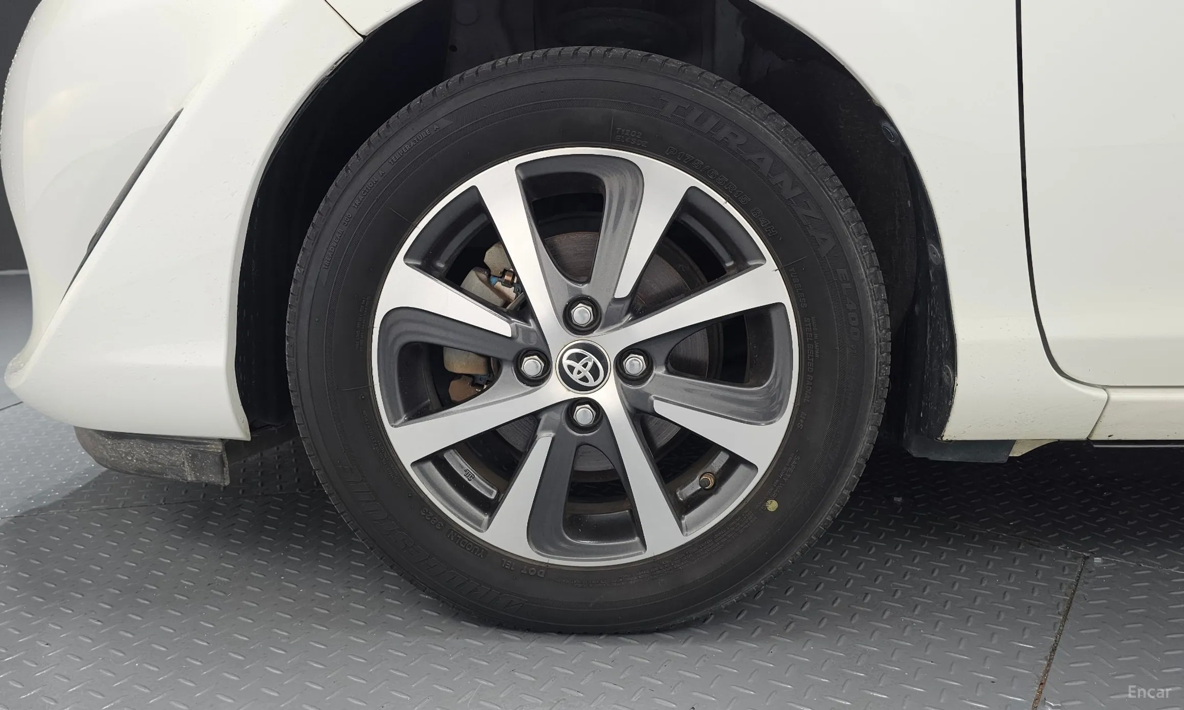 Toyota Prius C превью 5