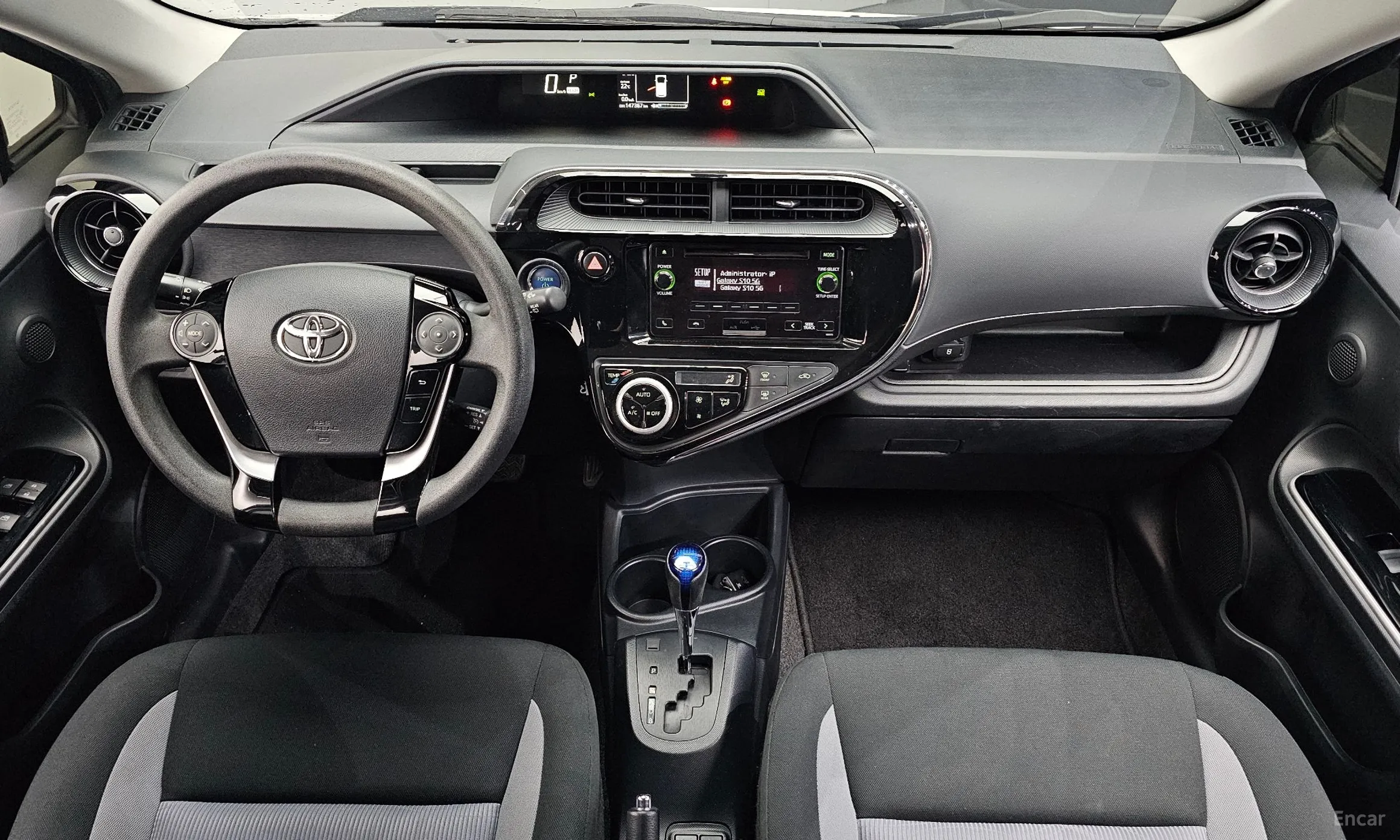 Toyota Prius C превью 7