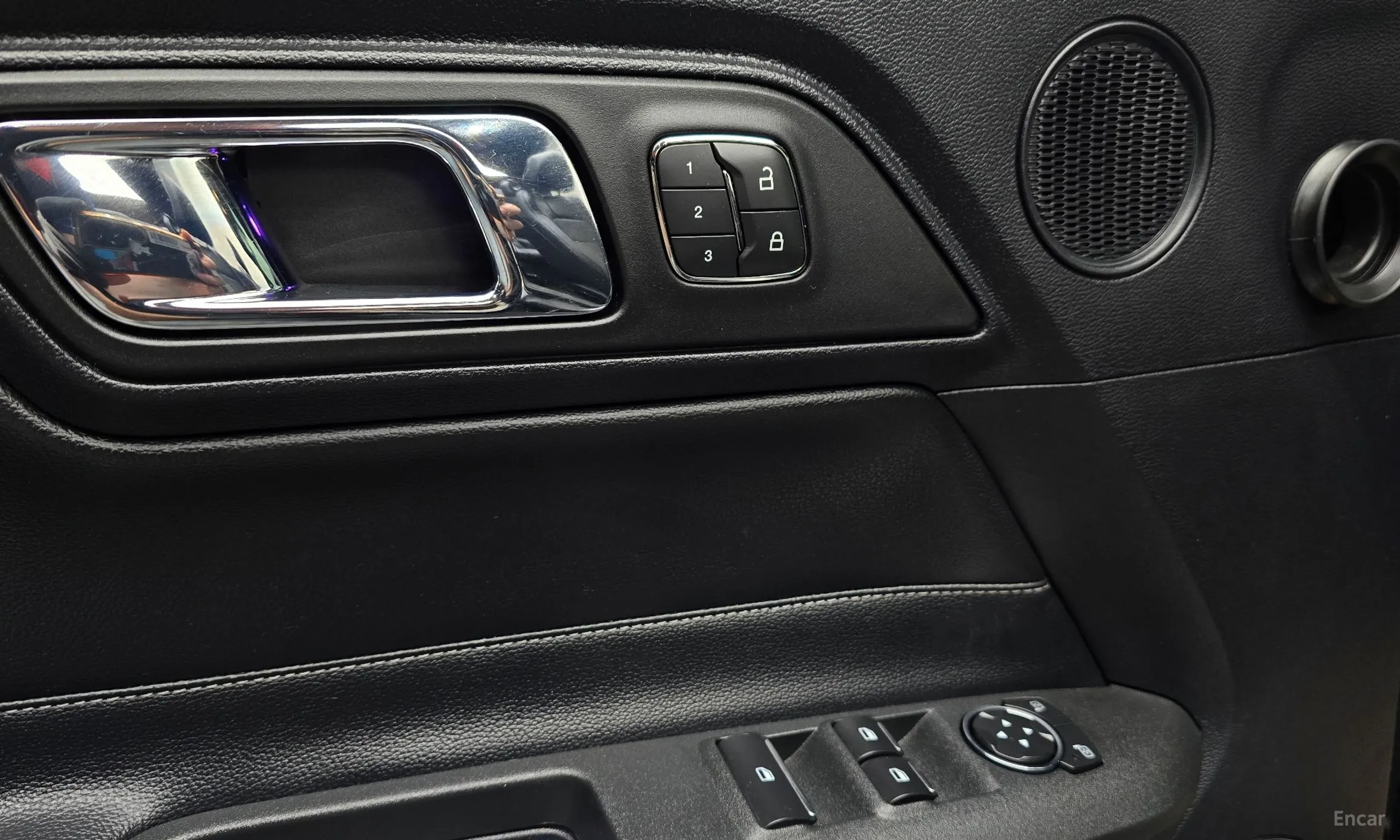 Ford Mustang превью 17