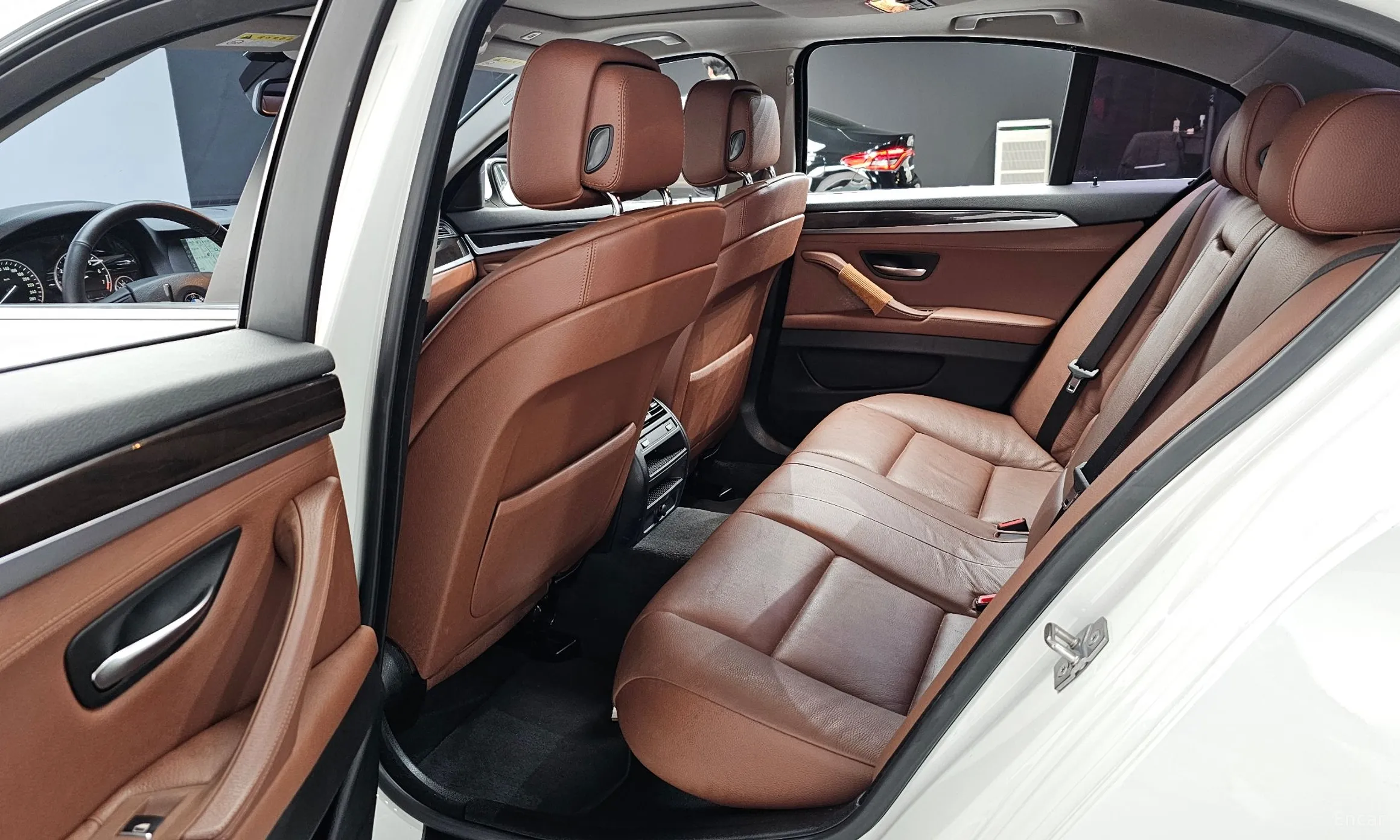 BMW 5 Series (F10) превью 11