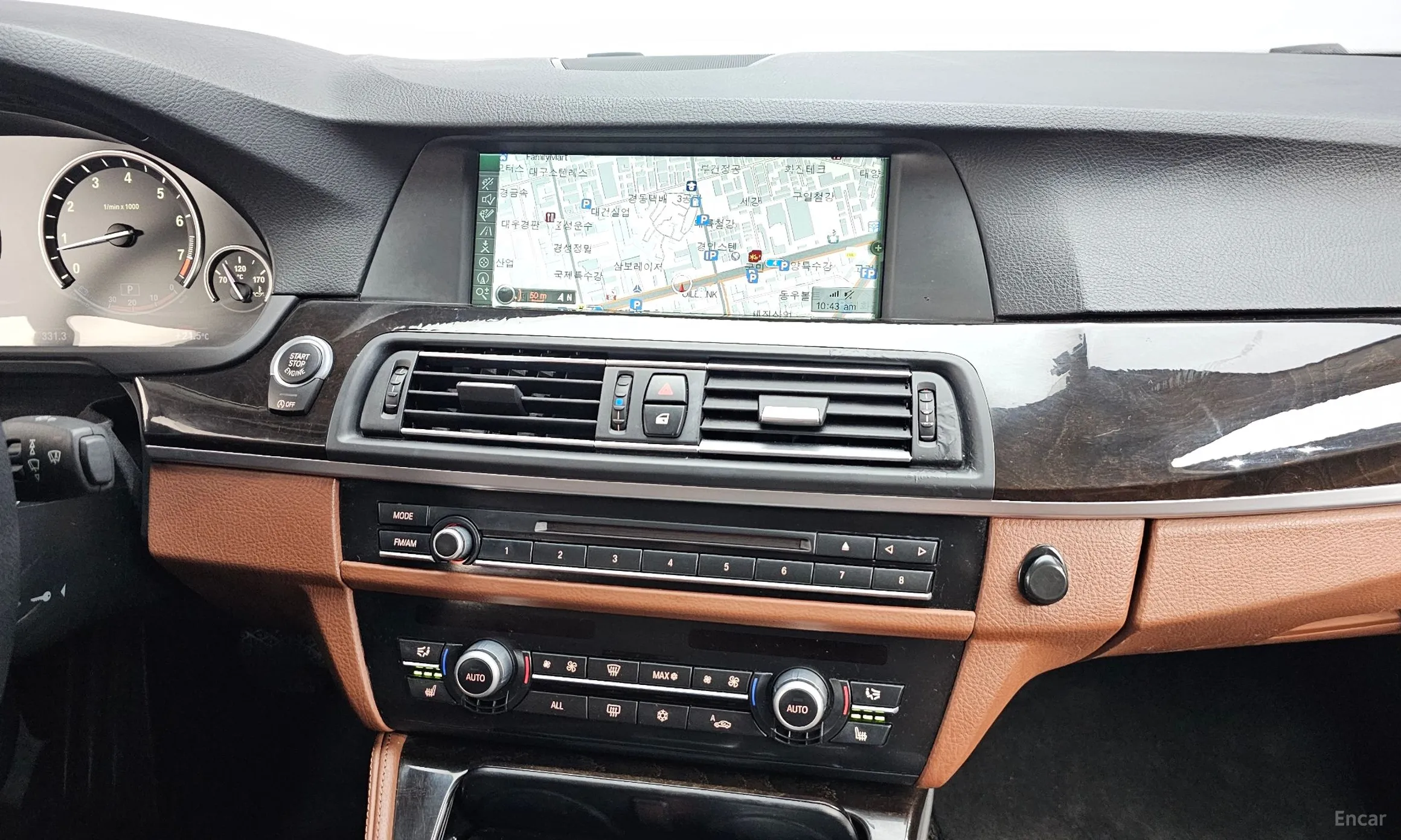 BMW 5 Series (F10) превью 13