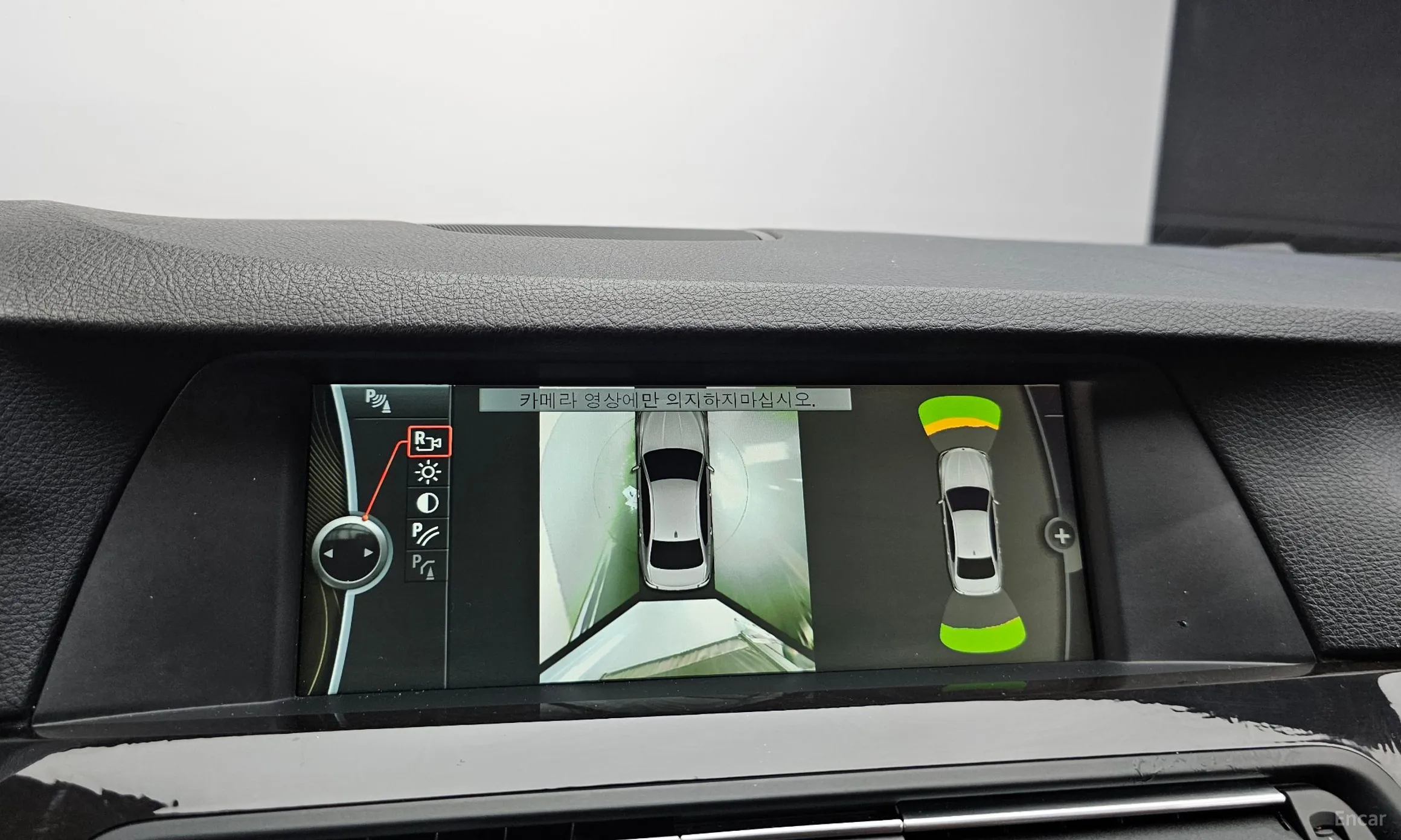 BMW 5 Series (F10) превью 14